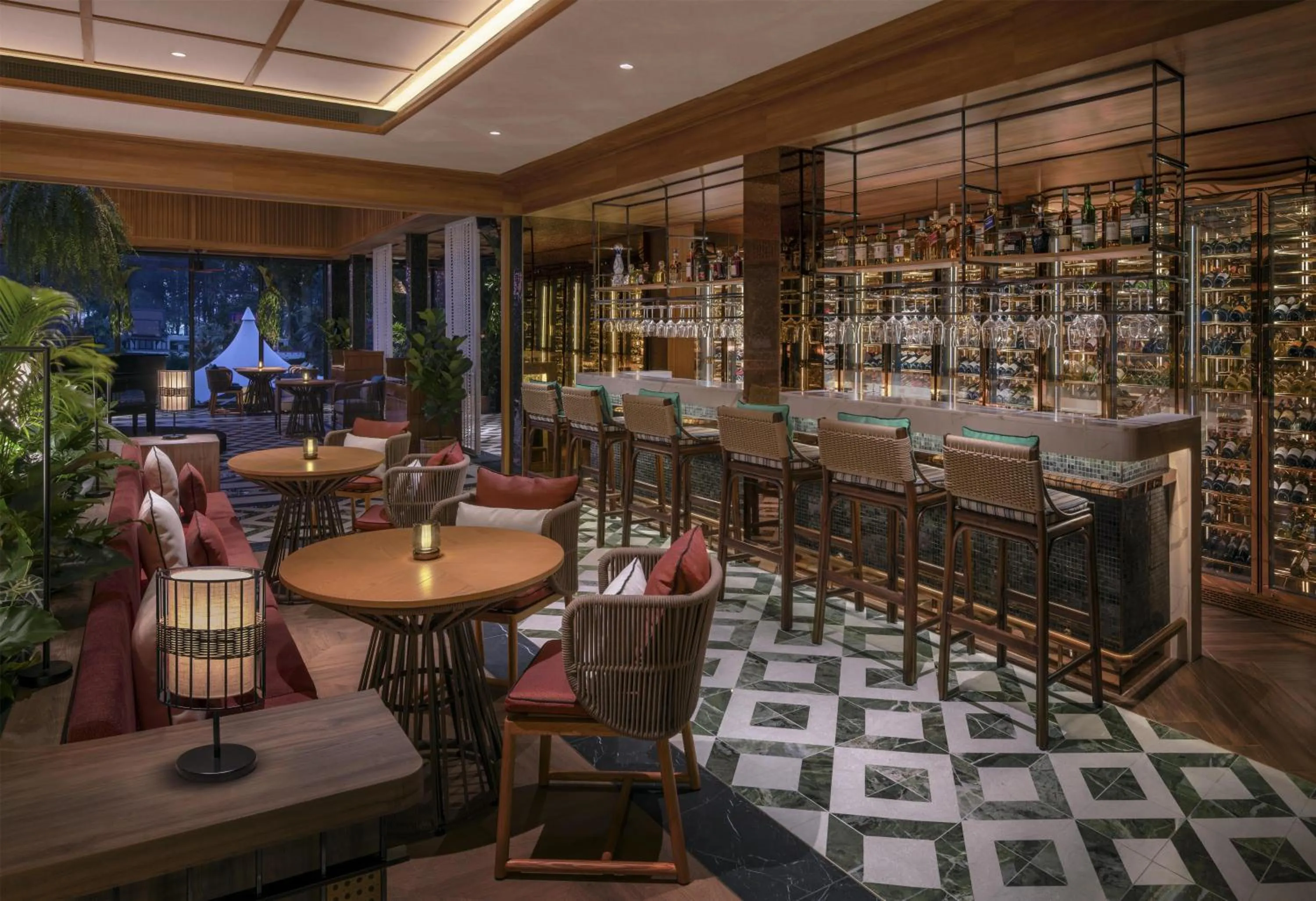 Lounge or bar in Banyan Tree Phuket