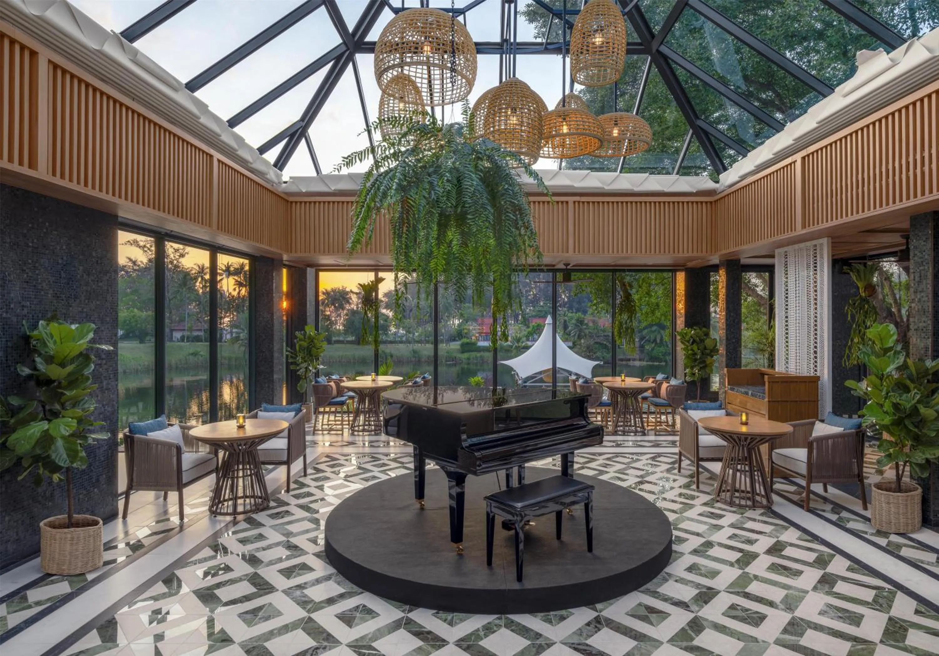 Lounge or bar in Banyan Tree Phuket