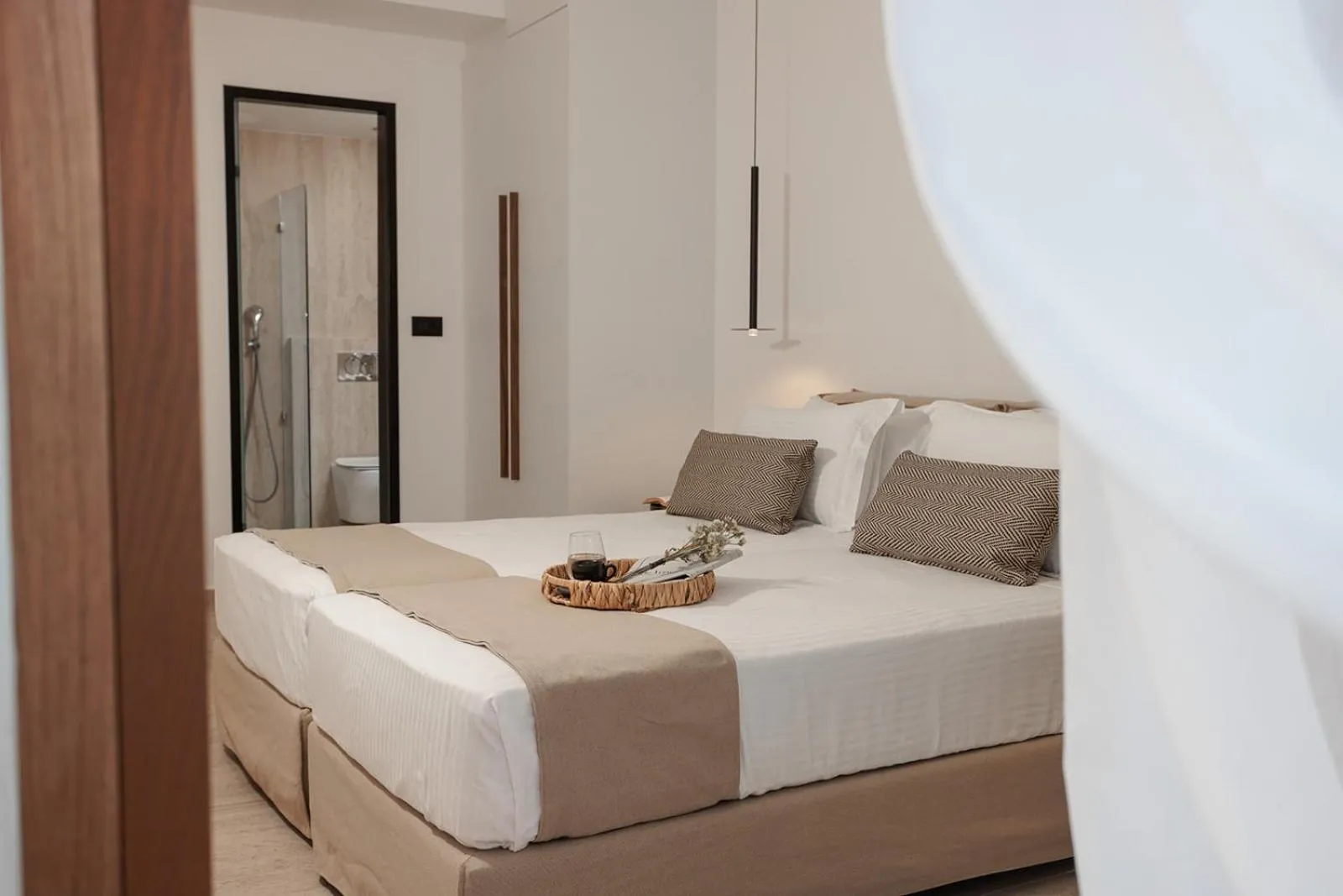 Shower, Bed in Hotel Sphinx