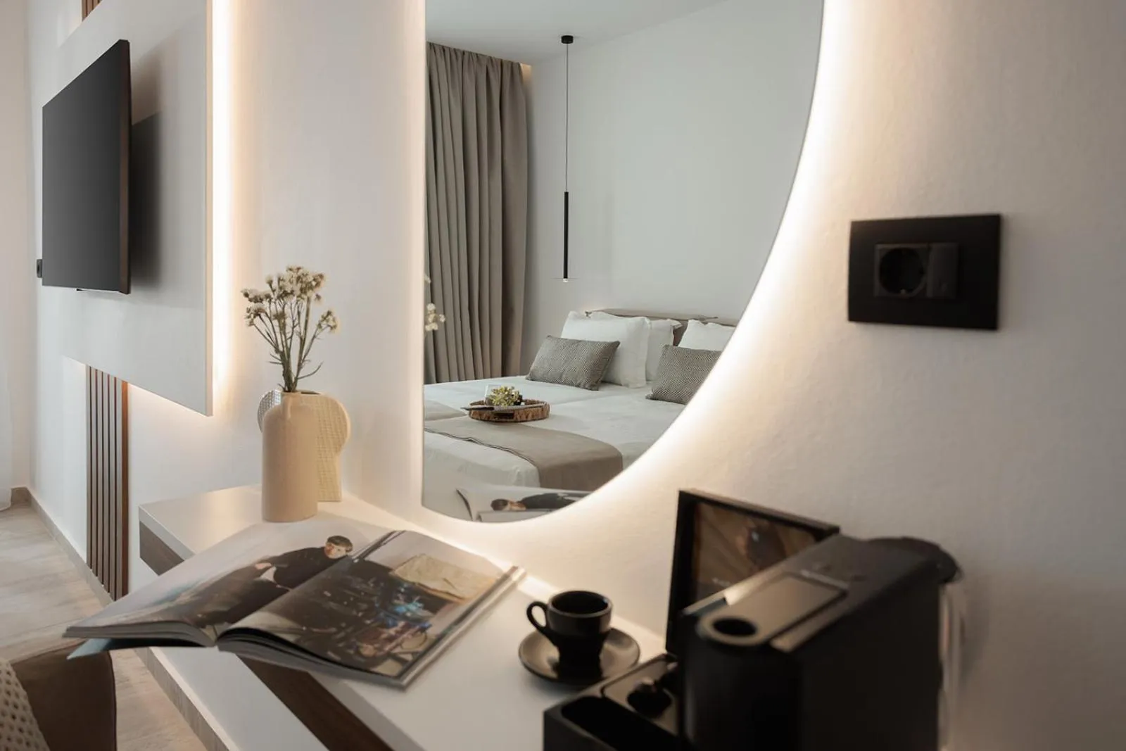 TV and multimedia, Bed in Hotel Sphinx