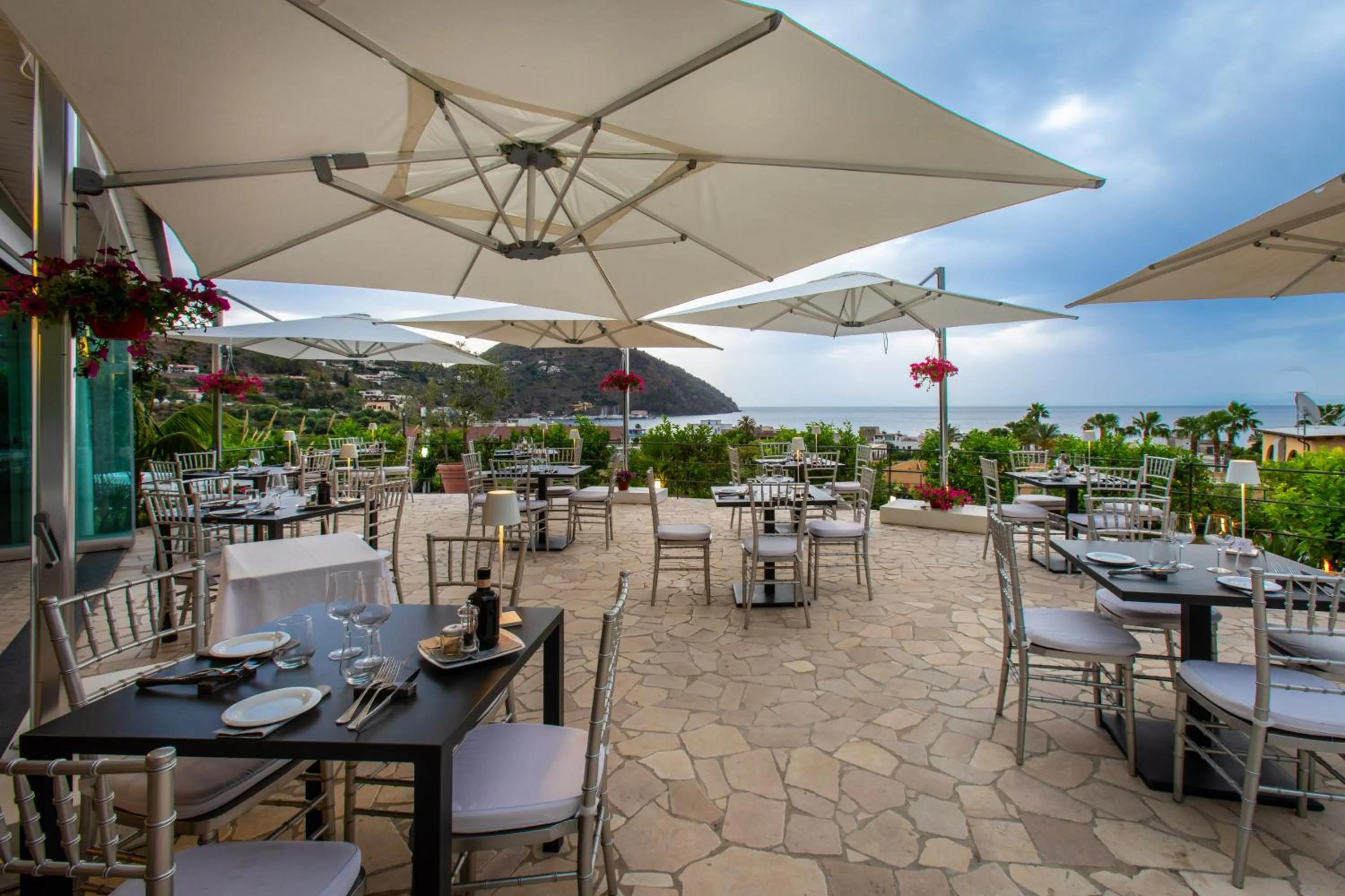 Restaurant/places to eat in Hotel Mea - Aeolian Charme