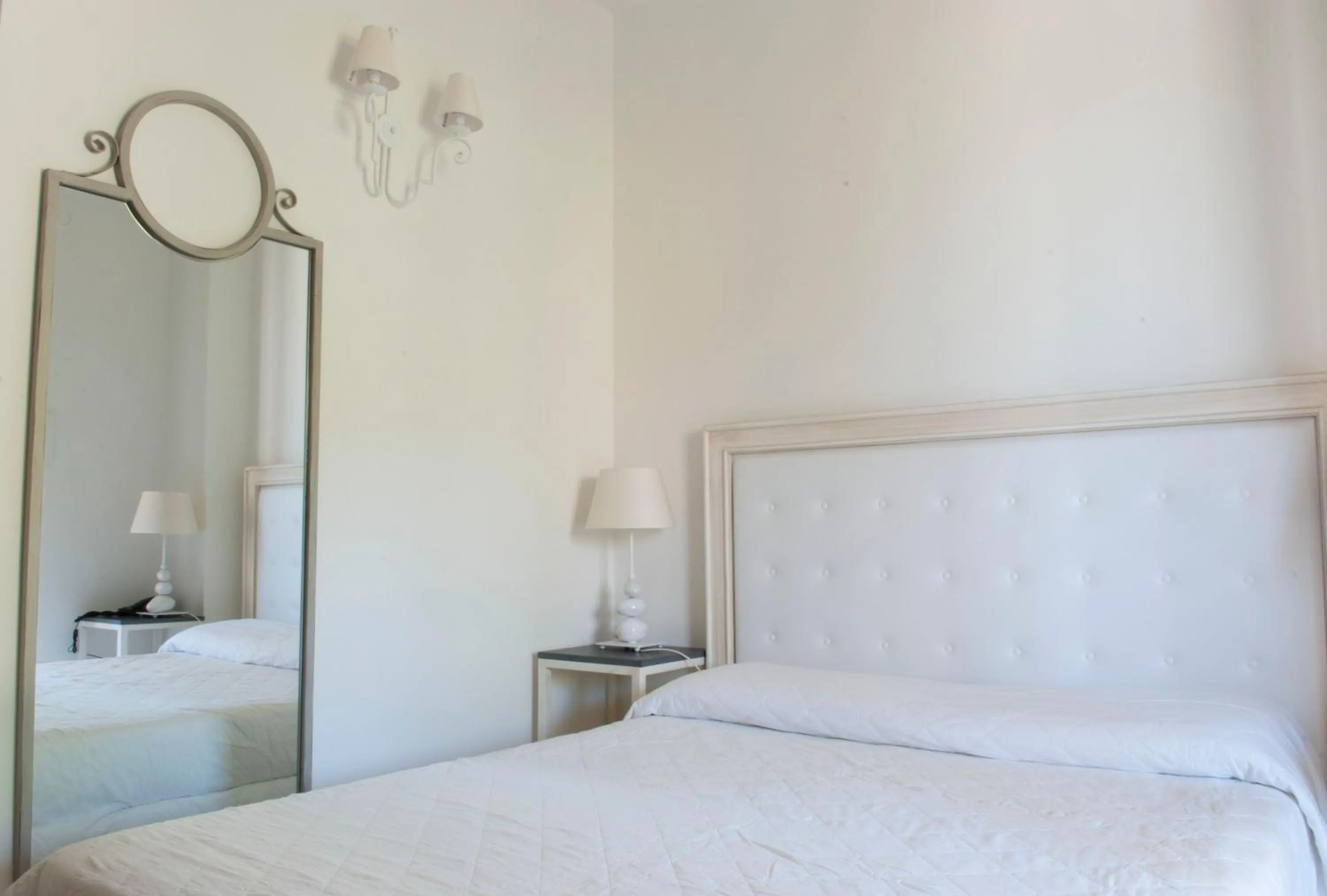 Bedroom, Bed in Hotel Mea - Aeolian Charme