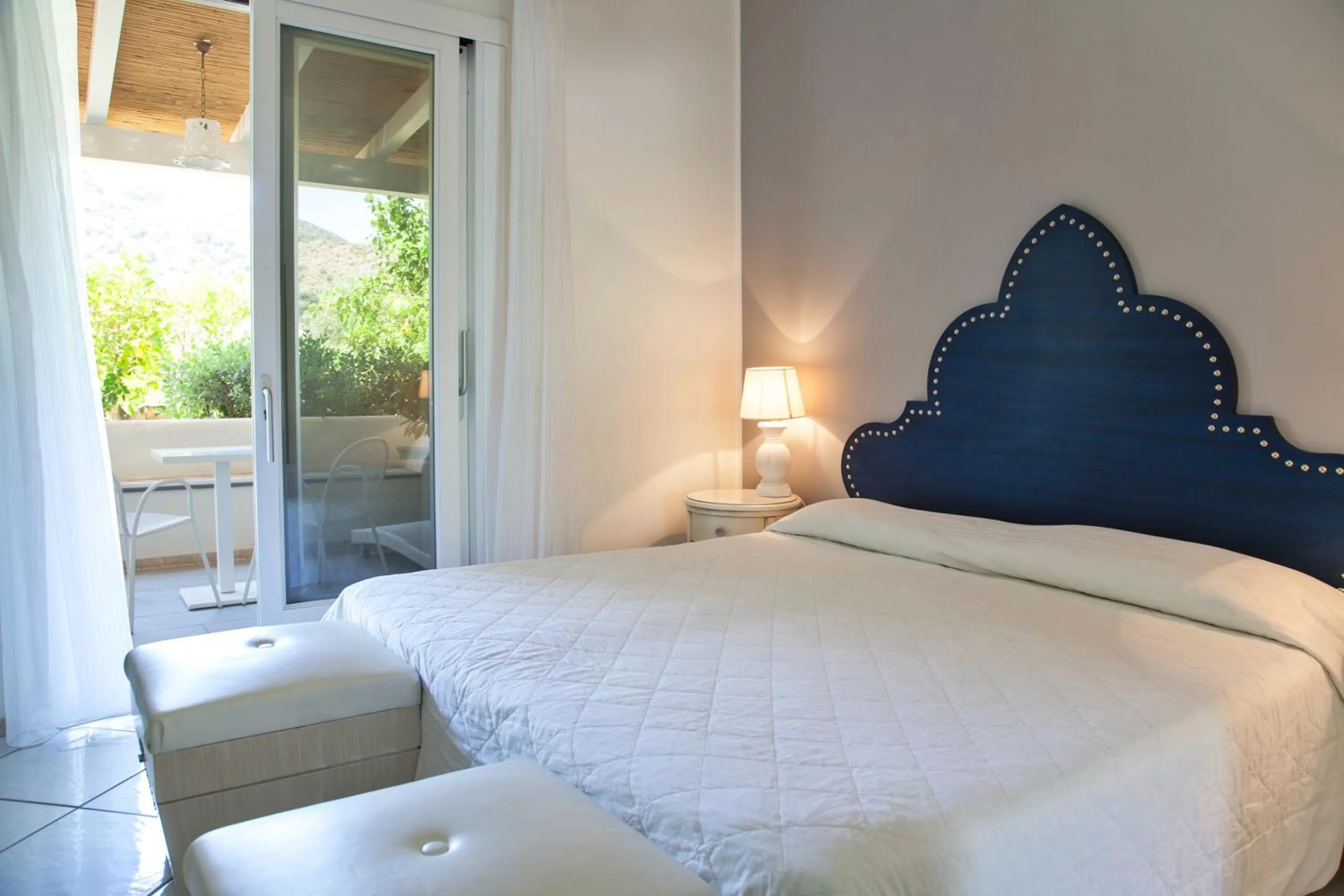 Bed in Hotel Mea - Aeolian Charme