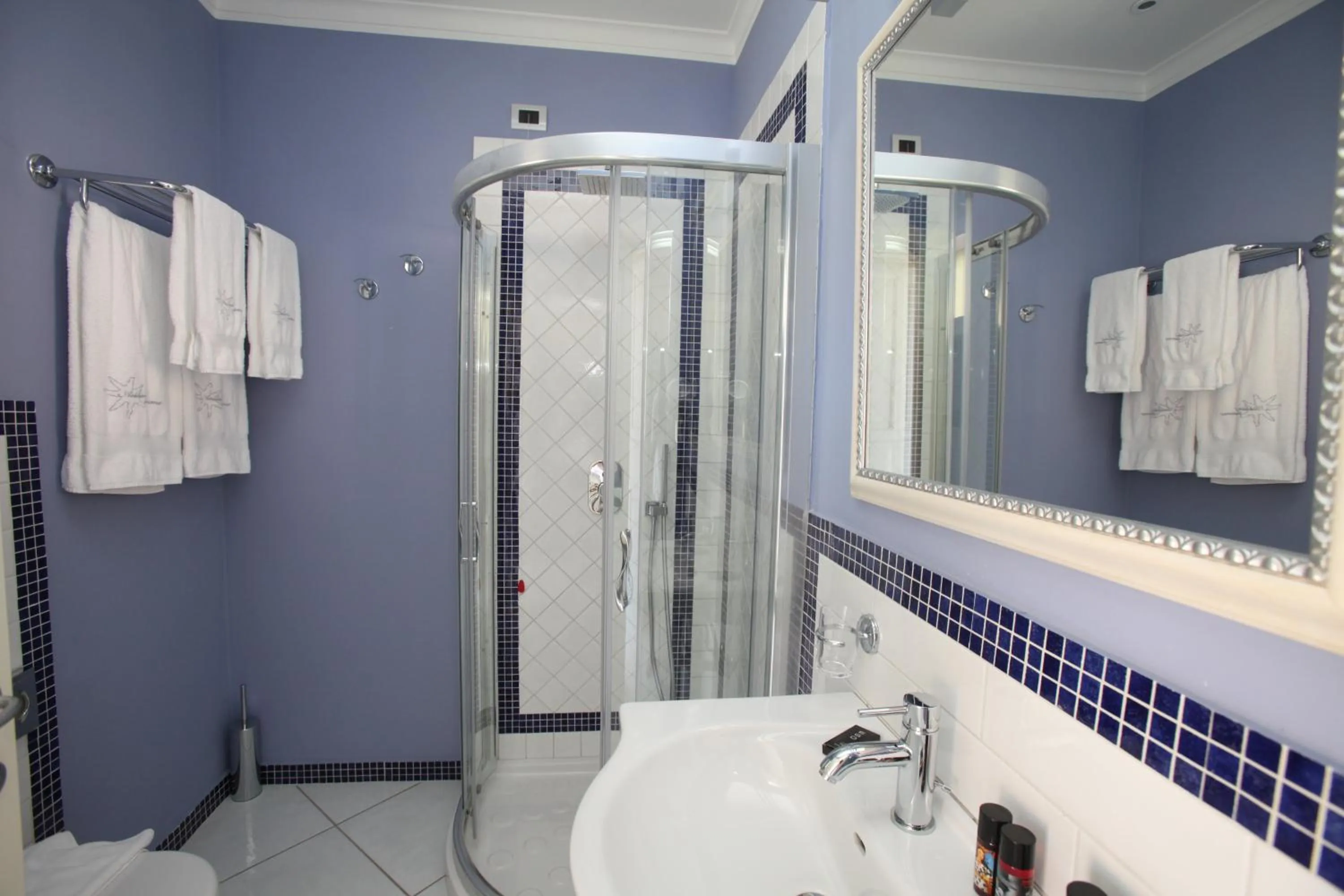 Shower in Hotel Mea - Aeolian Charme