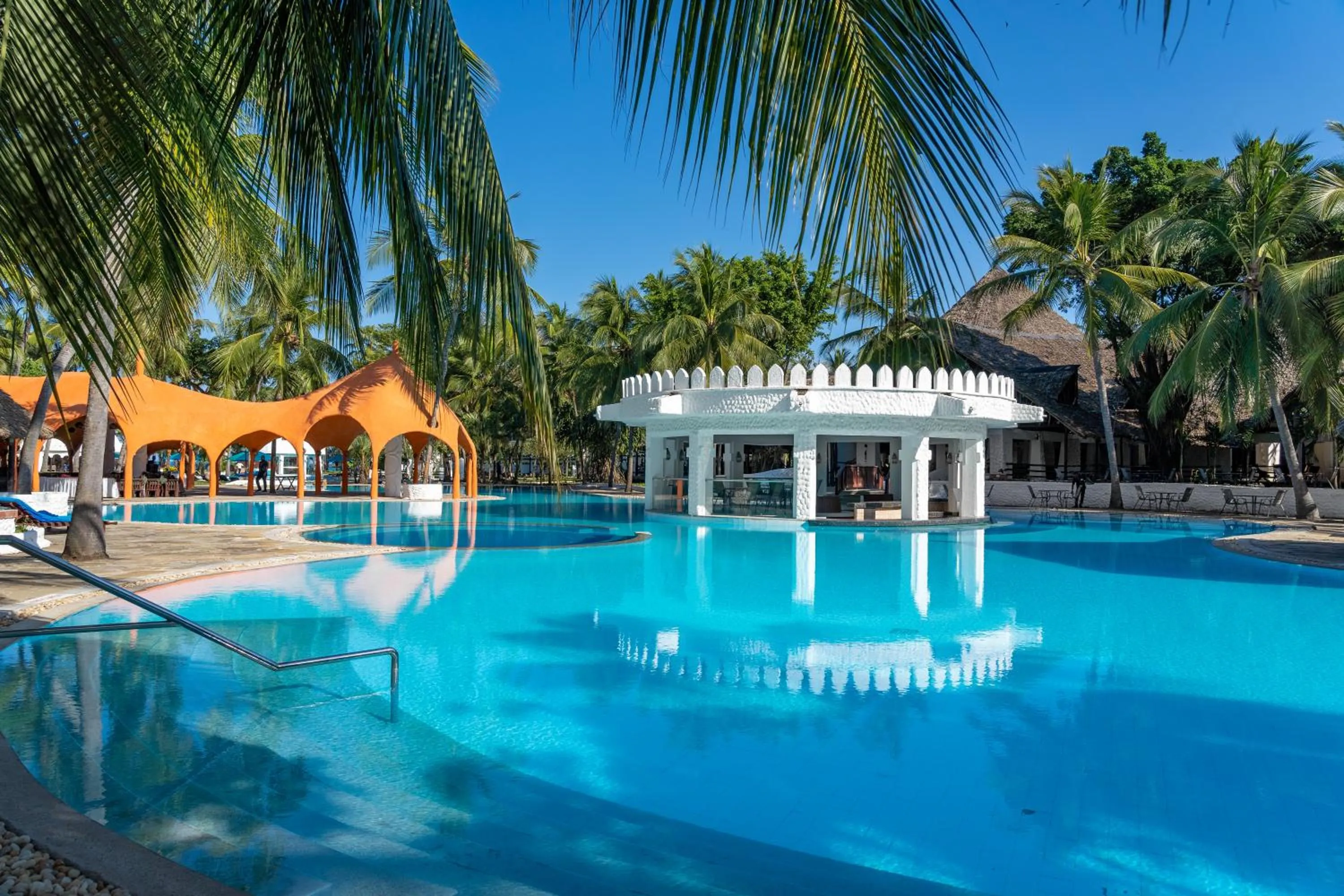 Swimming pool in Southern Palms Beach Resort