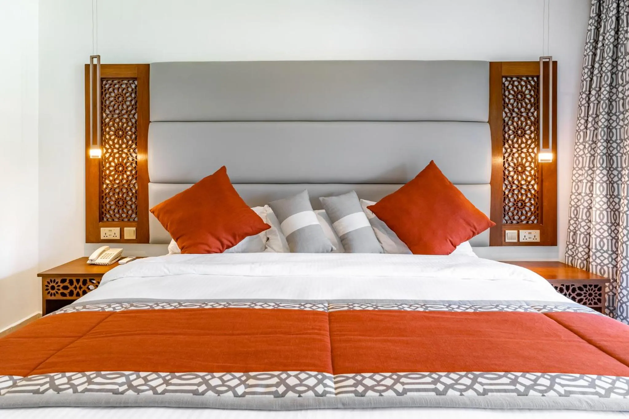 Bedroom, Bed in Southern Palms Beach Resort