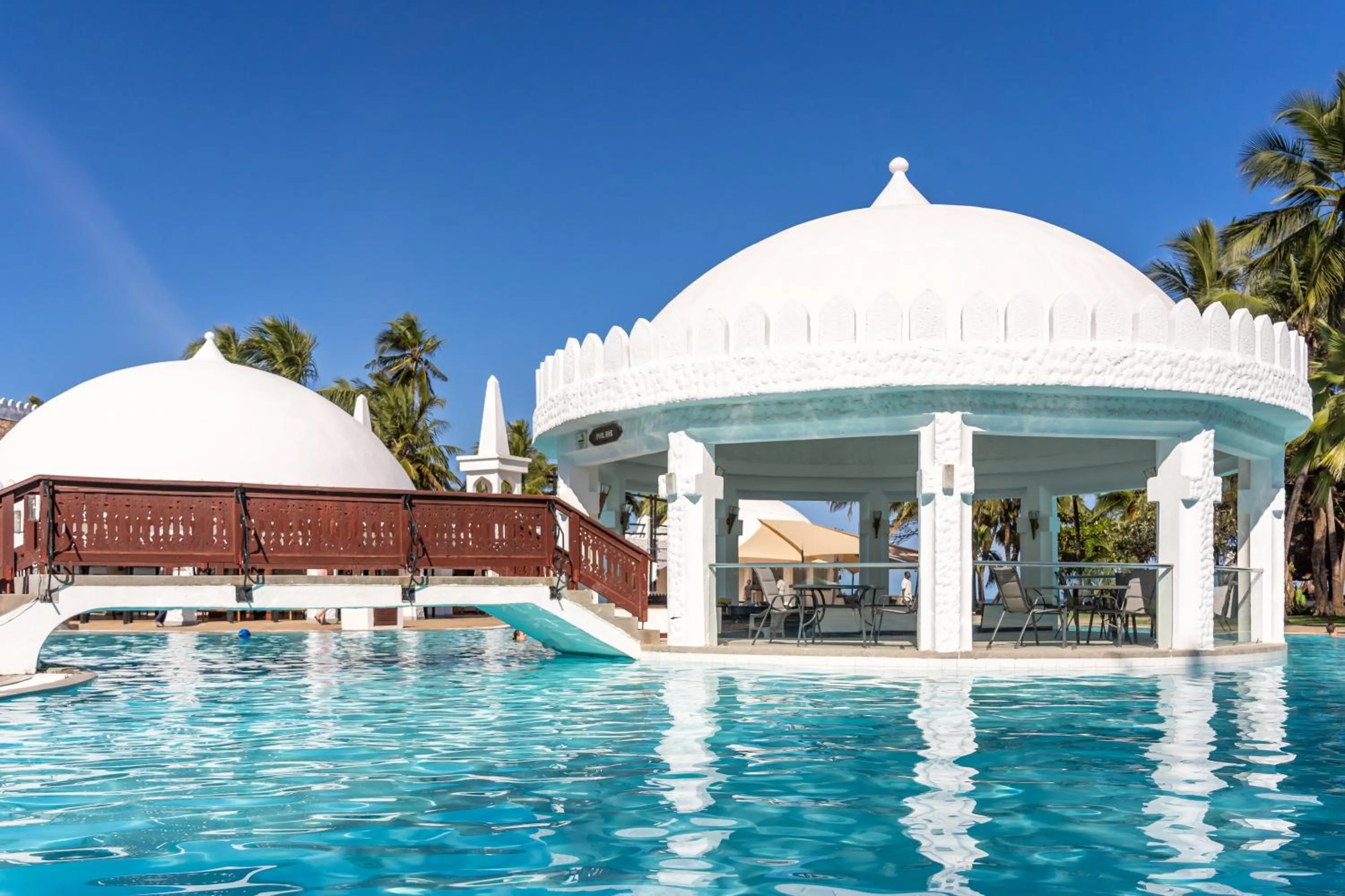 Swimming pool in Southern Palms Beach Resort