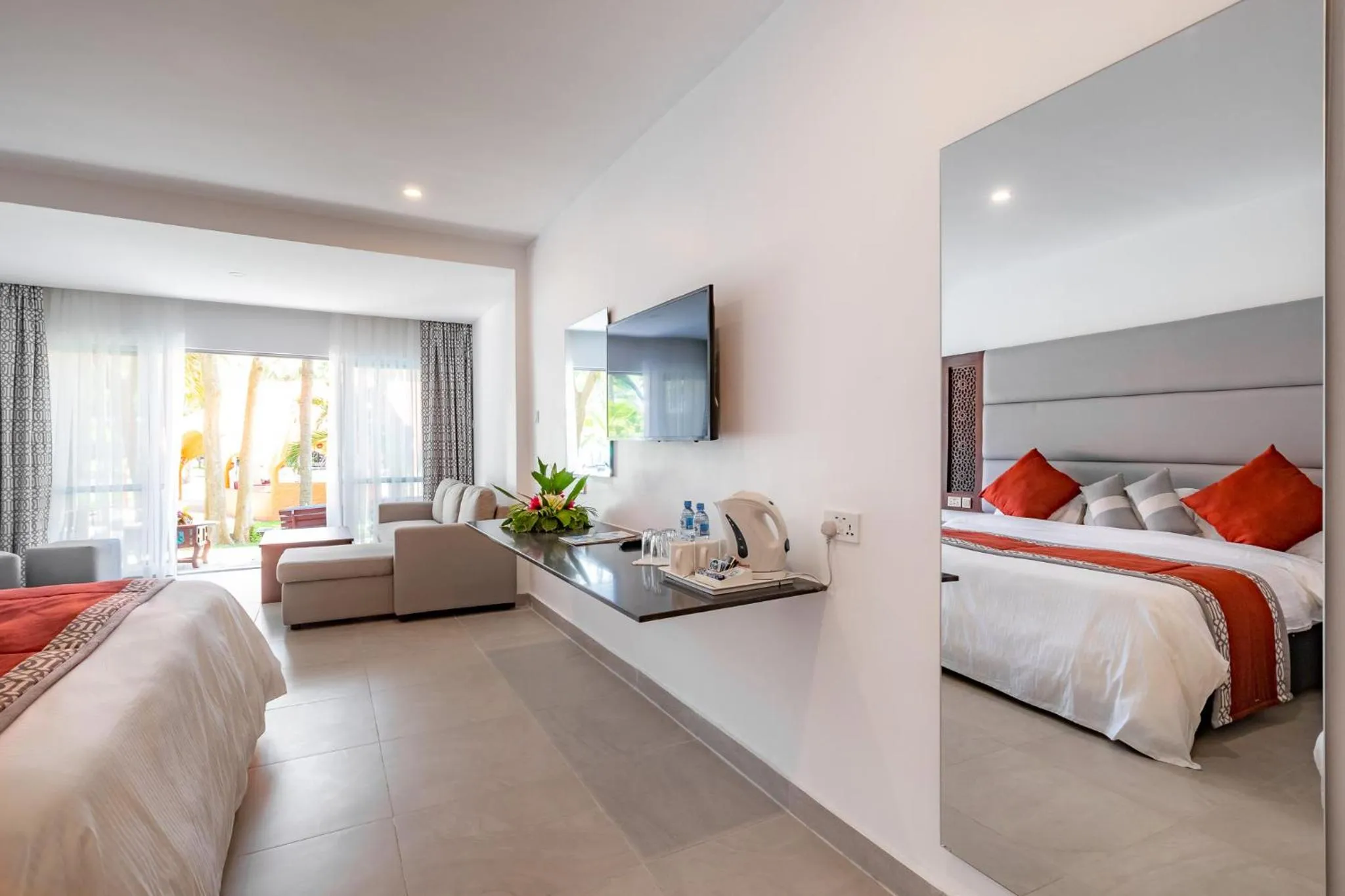 Photo of the whole room, Bed in Southern Palms Beach Resort