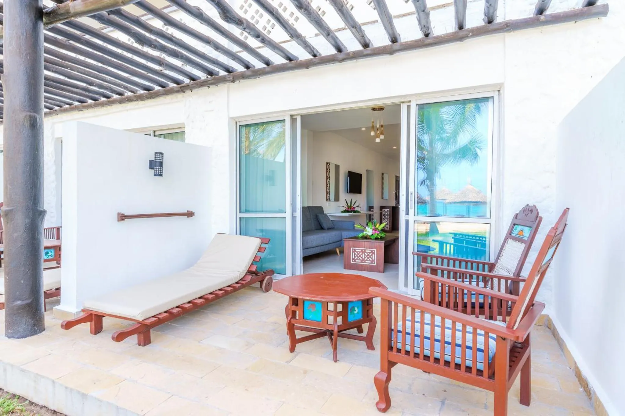 Seating area in Southern Palms Beach Resort
