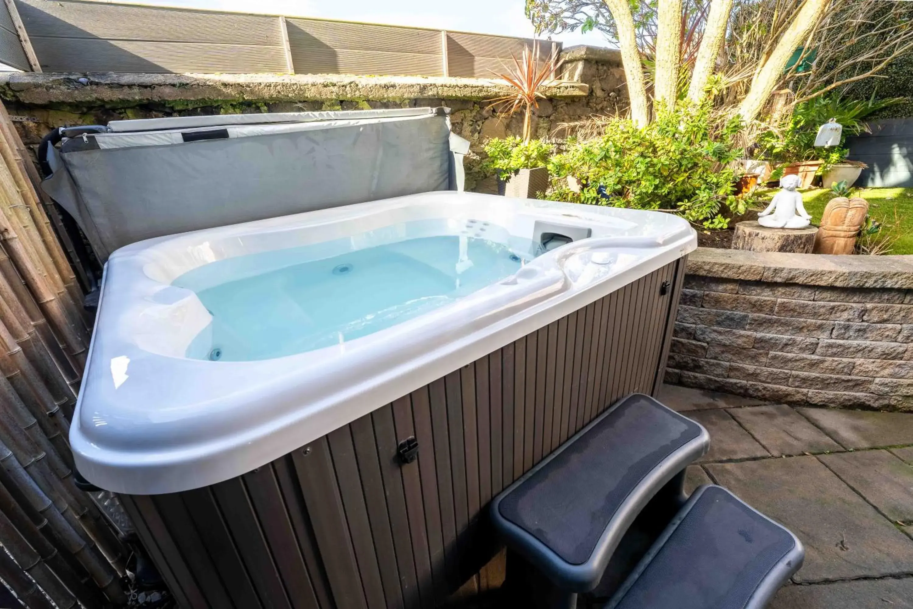 Studio with Terrace in Antrim House Guest Rooms & Suites Studio with Terrace in Antrim House Guest Rooms & Suites