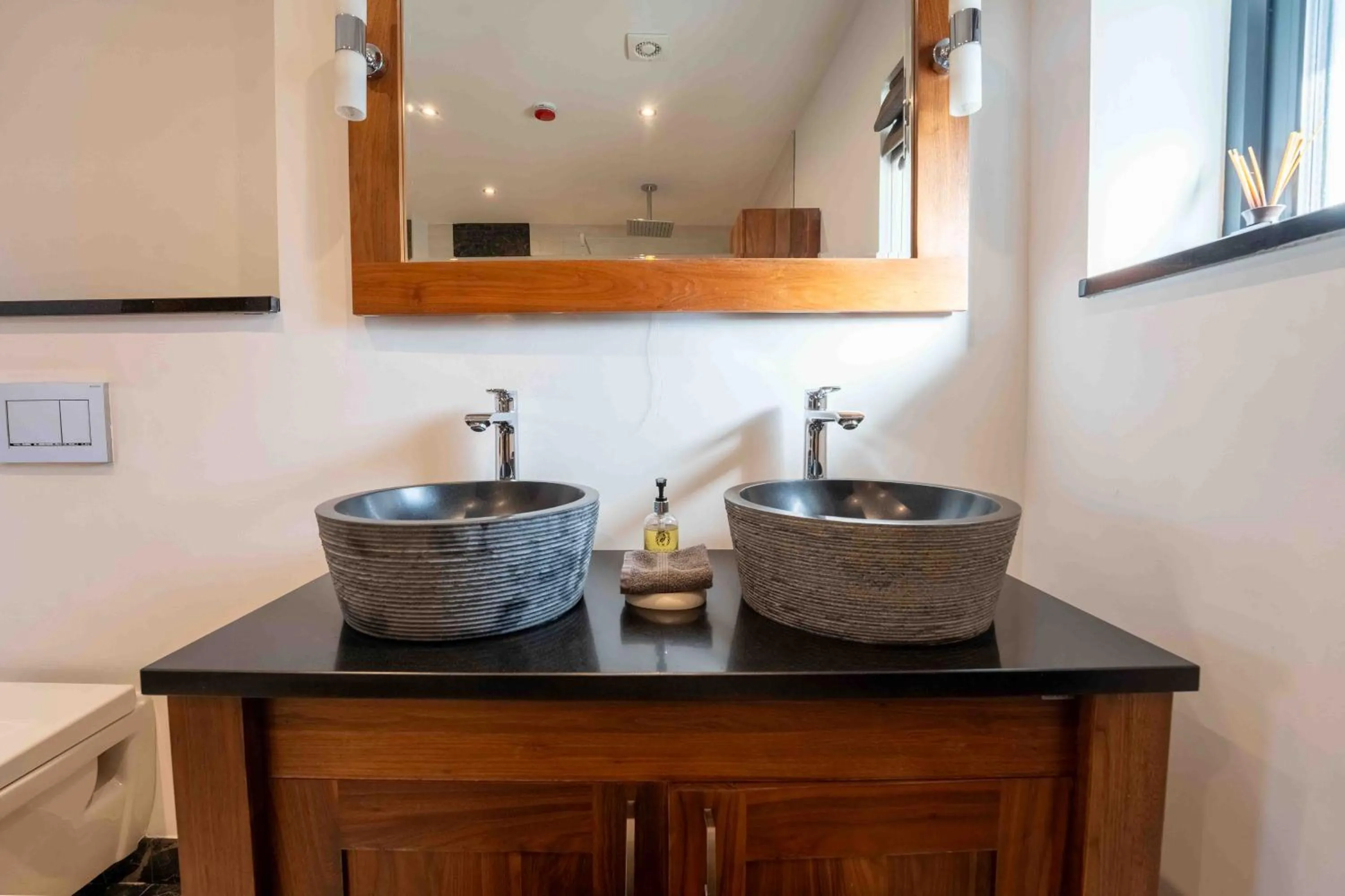 Antrim House Guest Rooms & Suites