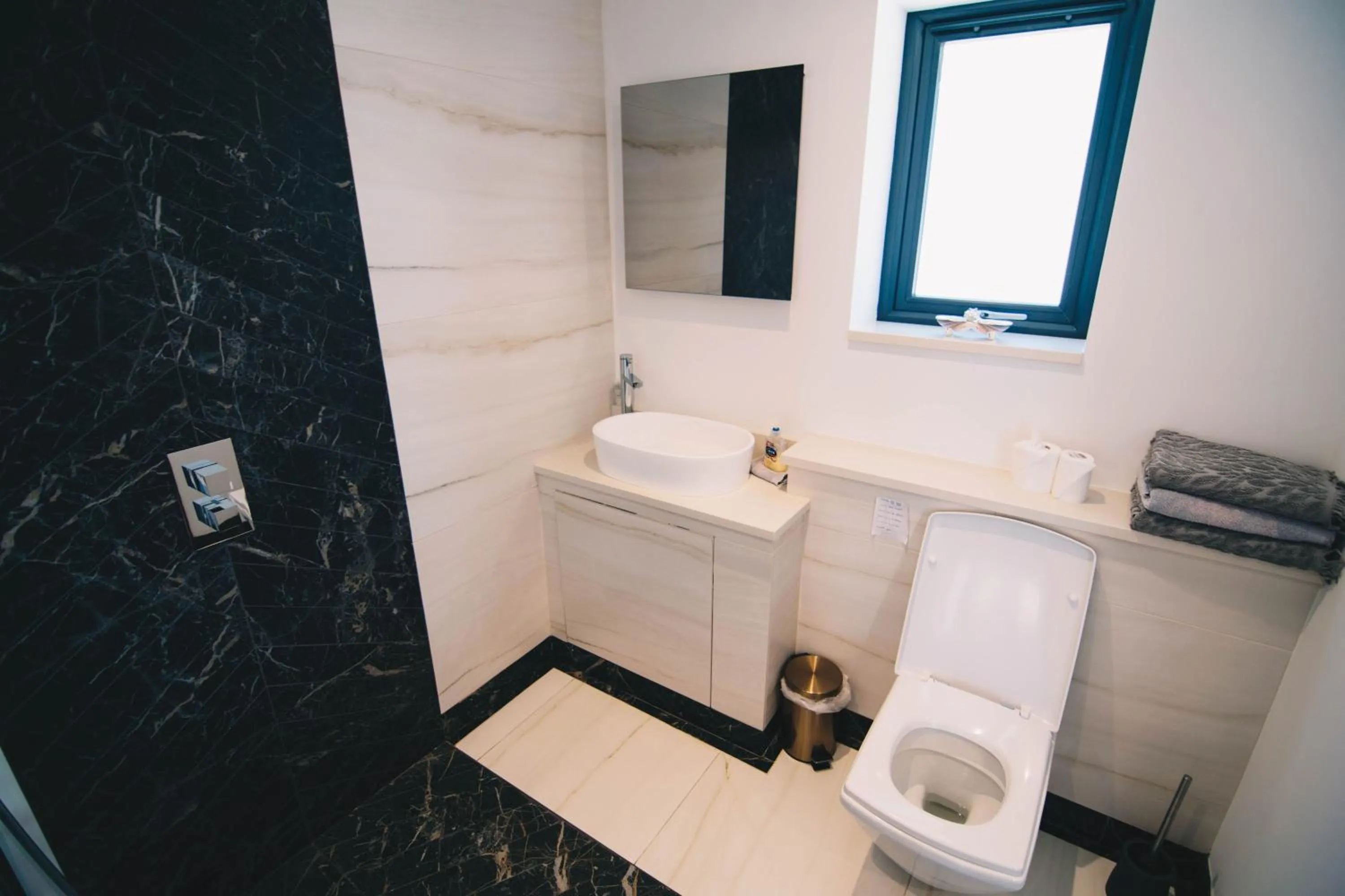 Antrim House Guest Rooms & Suites