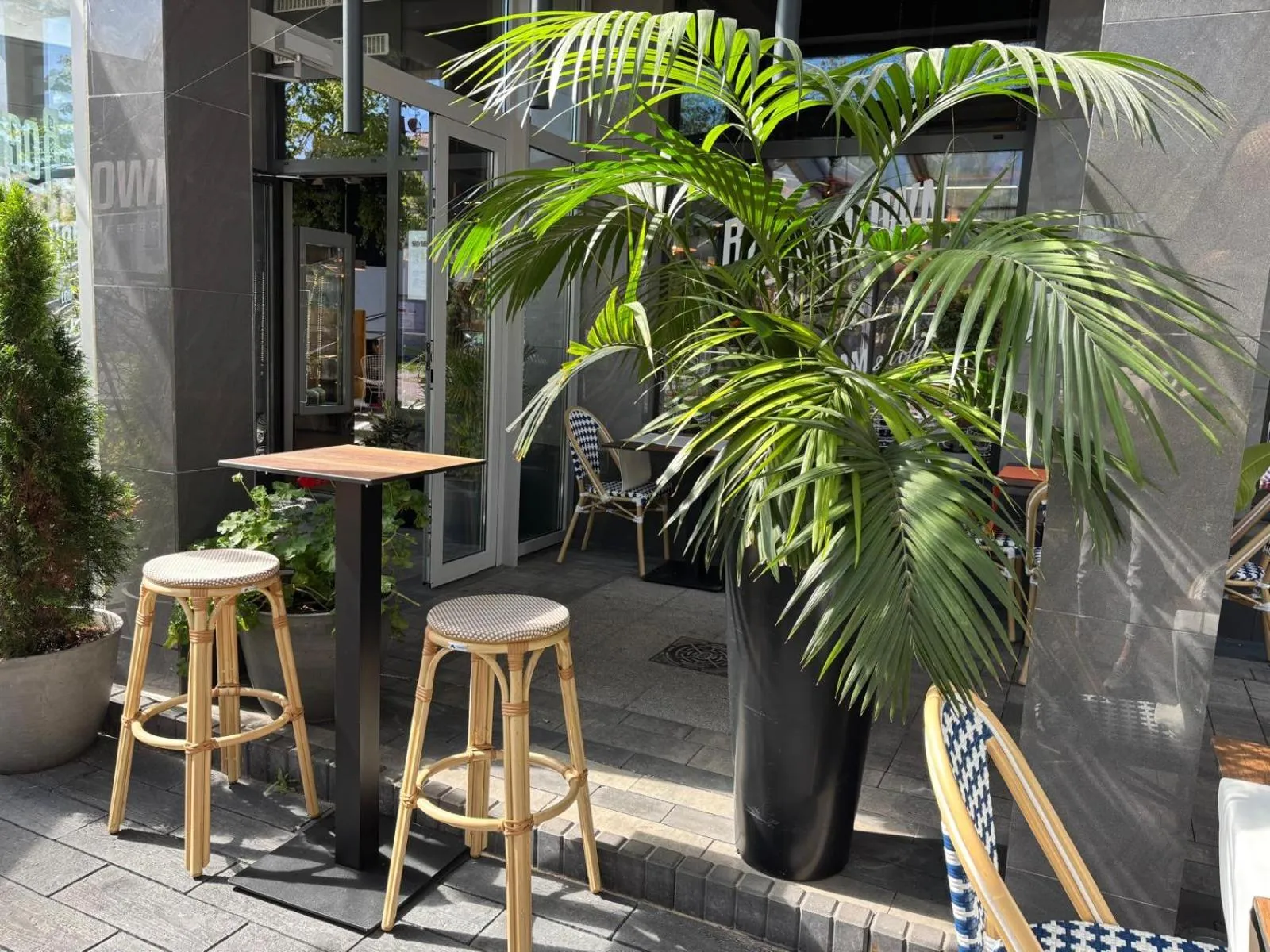 Restaurant/places to eat in Apartamenty Zdrojowa