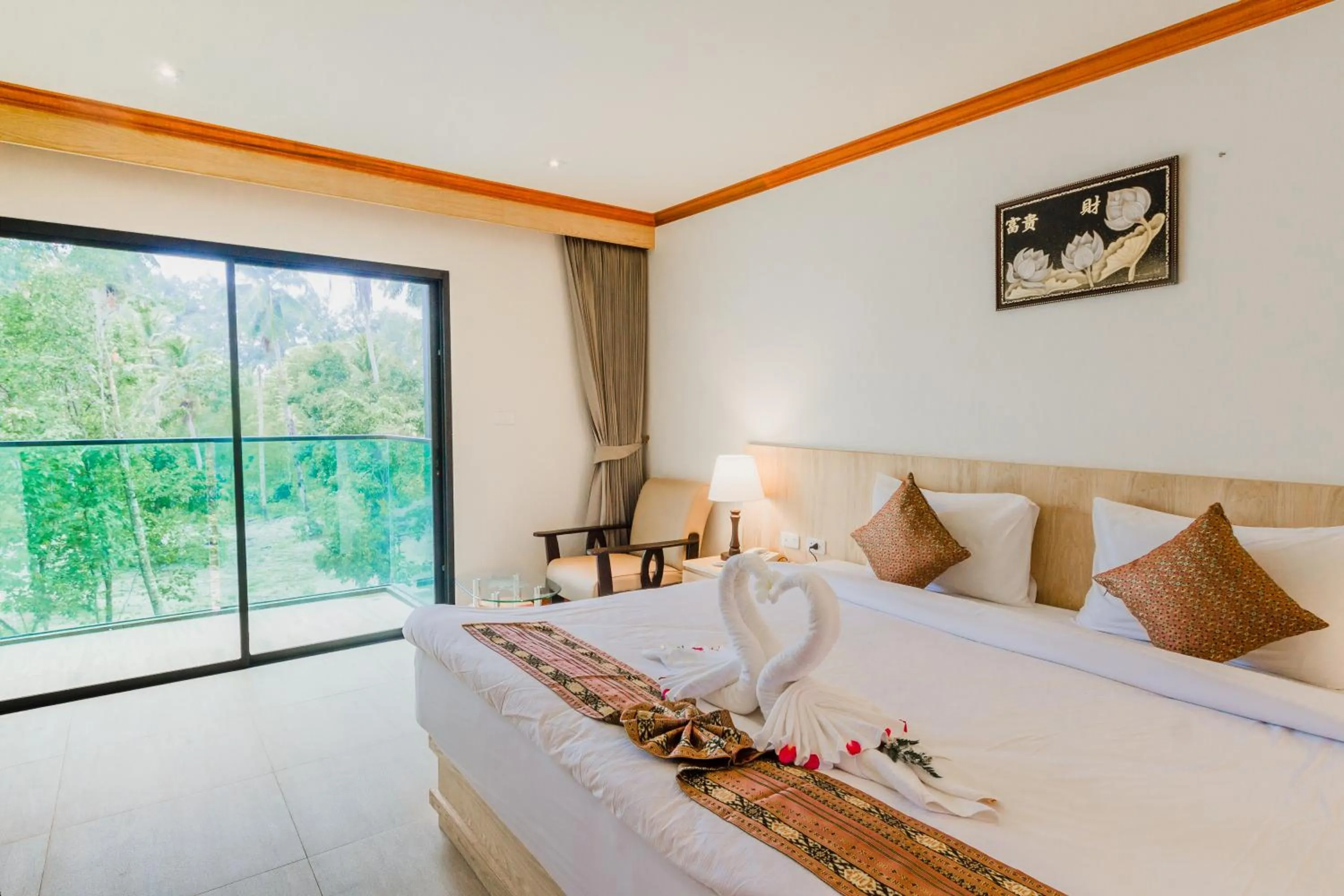 Bedroom, Bed in Airport Beach Hotel Phuket