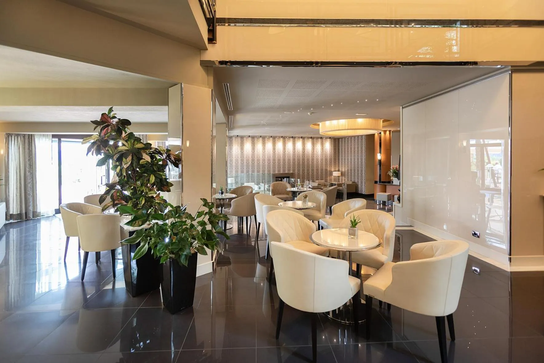 Restaurant/places to eat in Park Hotel Imperial