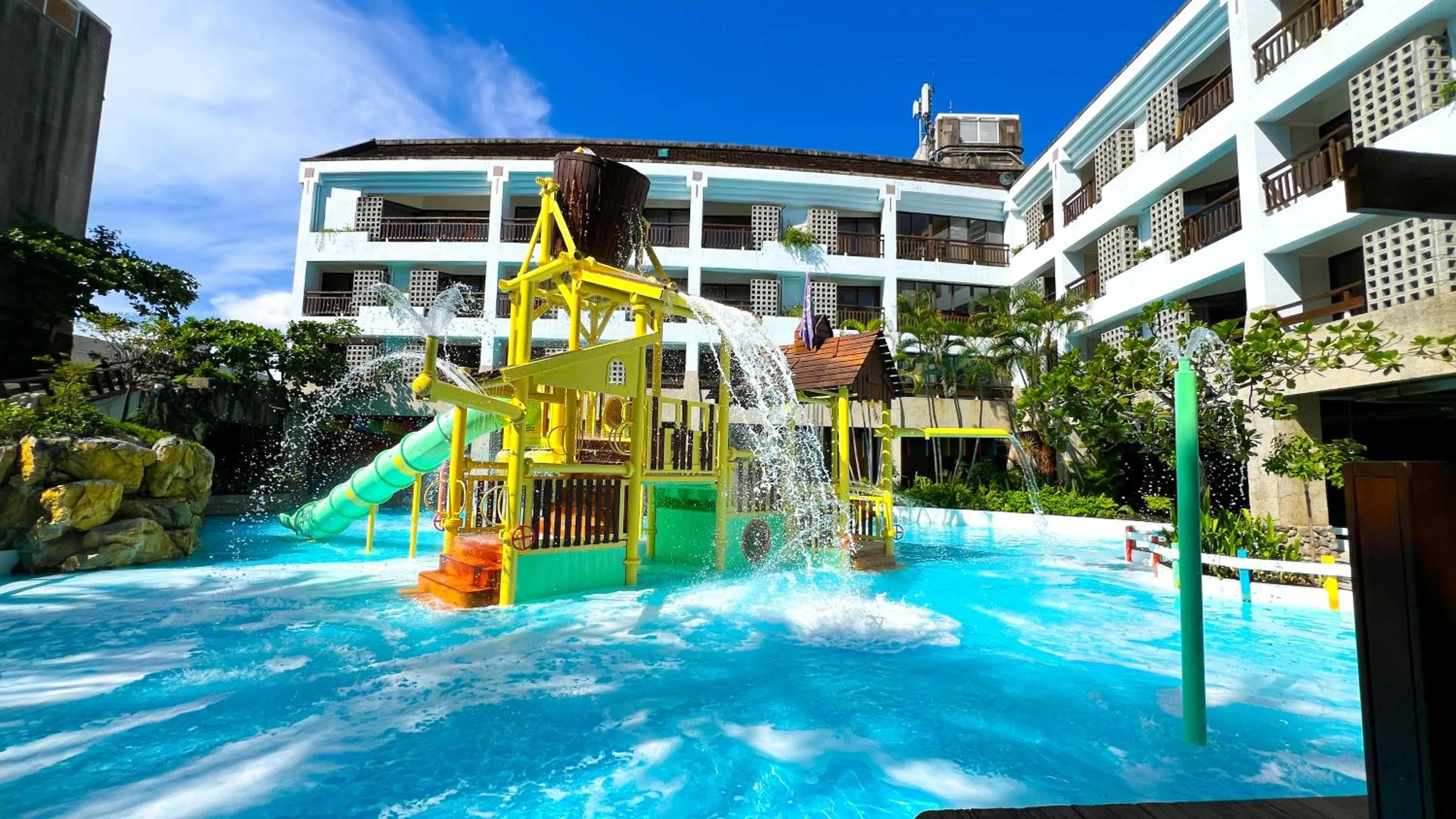 Swimming pool in Yoho Beach Resort Kenting