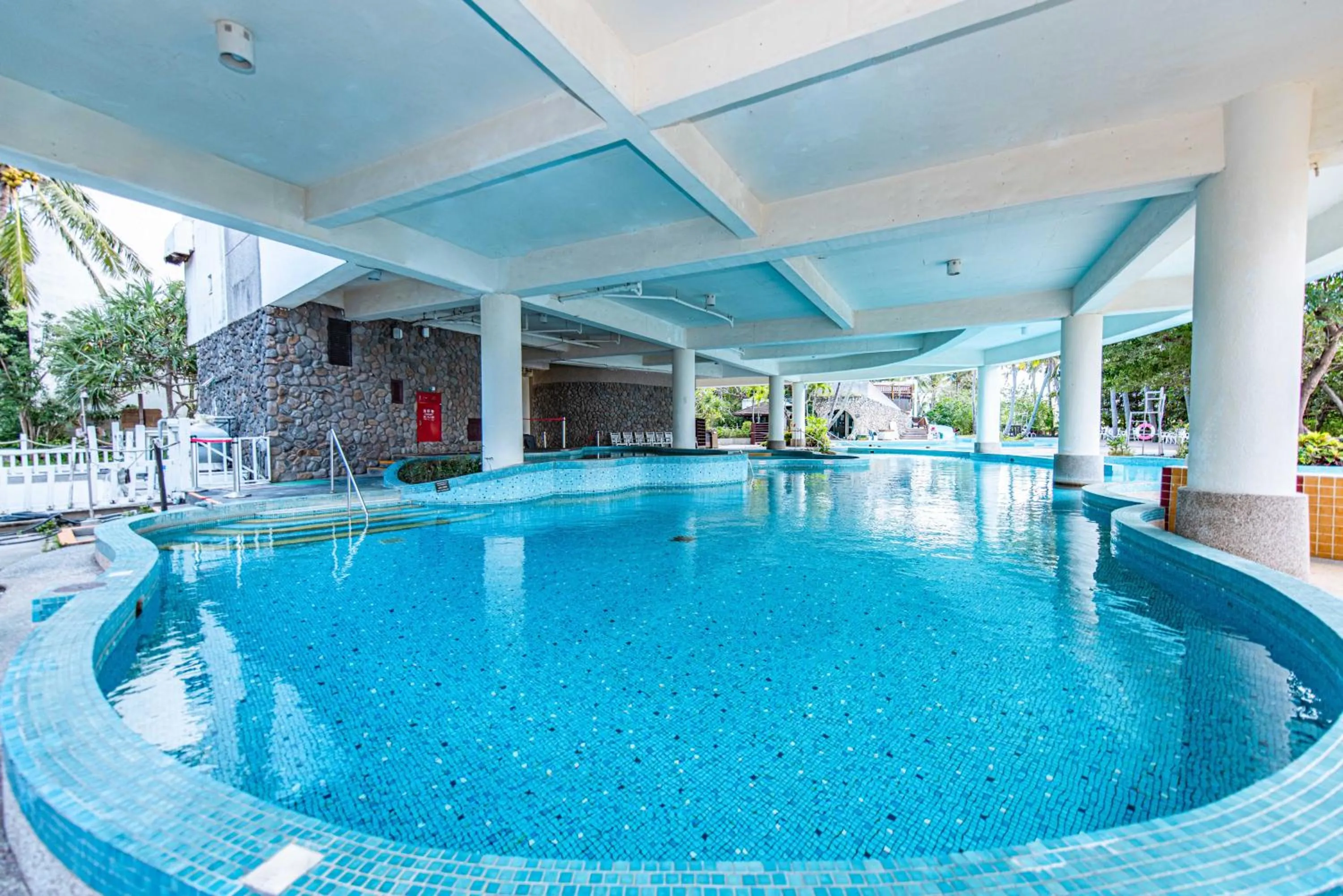 Swimming pool in Yoho Beach Resort Kenting