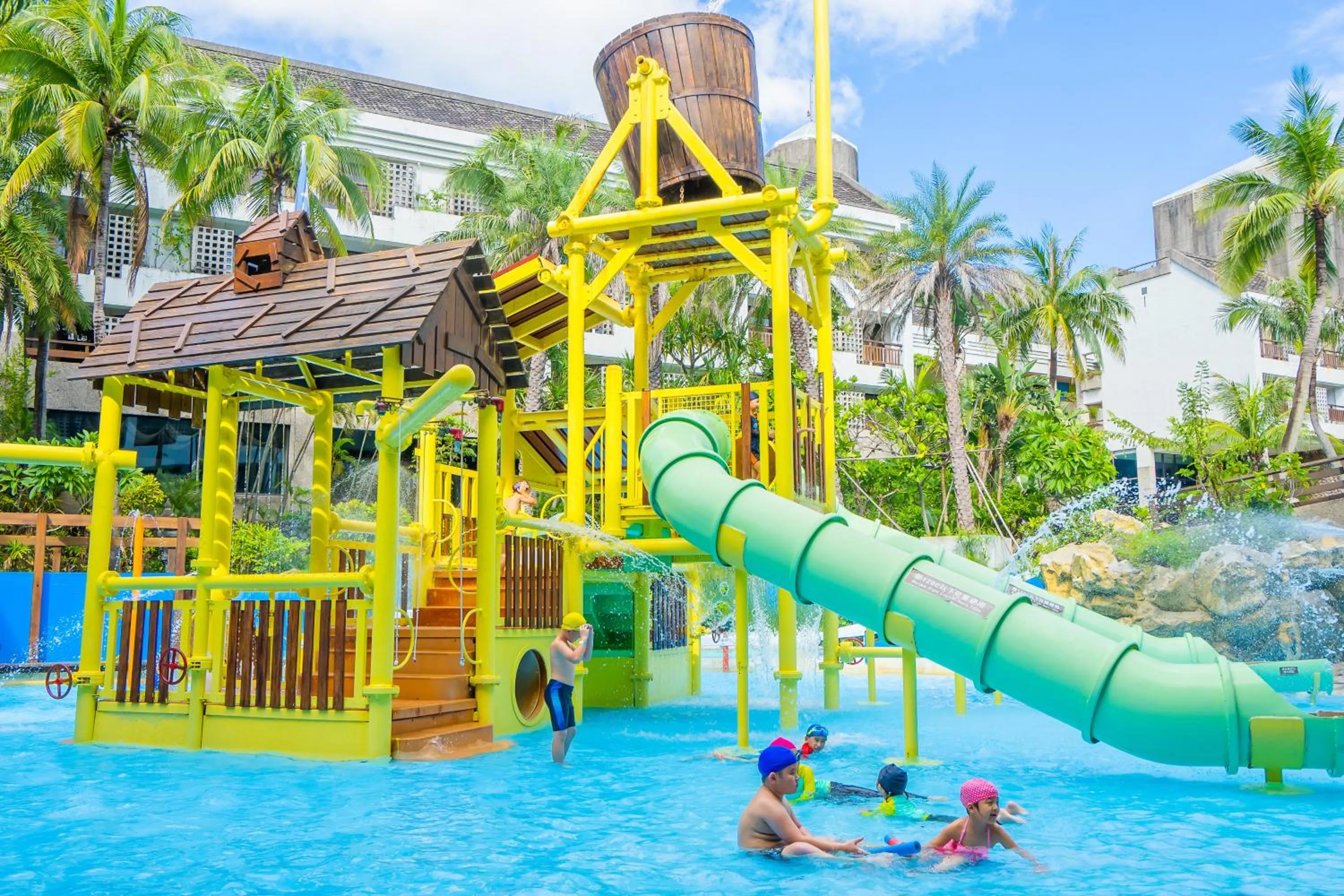 Swimming pool in Yoho Beach Resort Kenting
