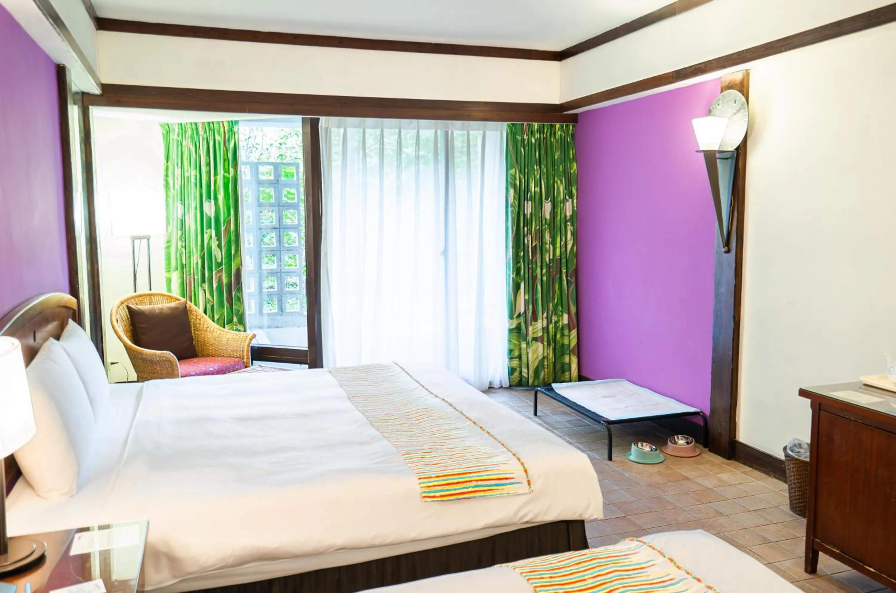 Photo of the whole room, Bed in Yoho Beach Resort Kenting