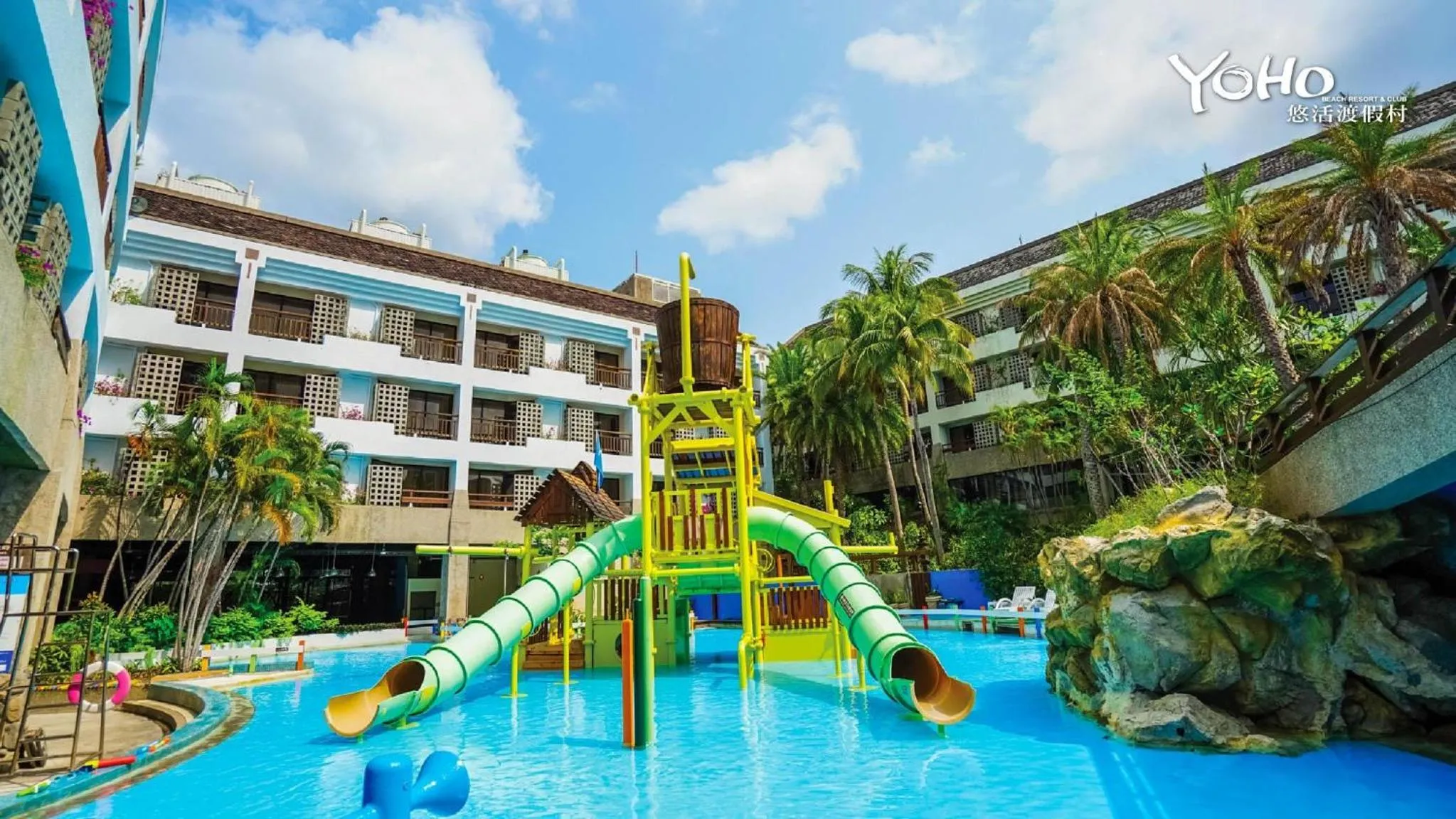 Swimming pool in Yoho Beach Resort Kenting