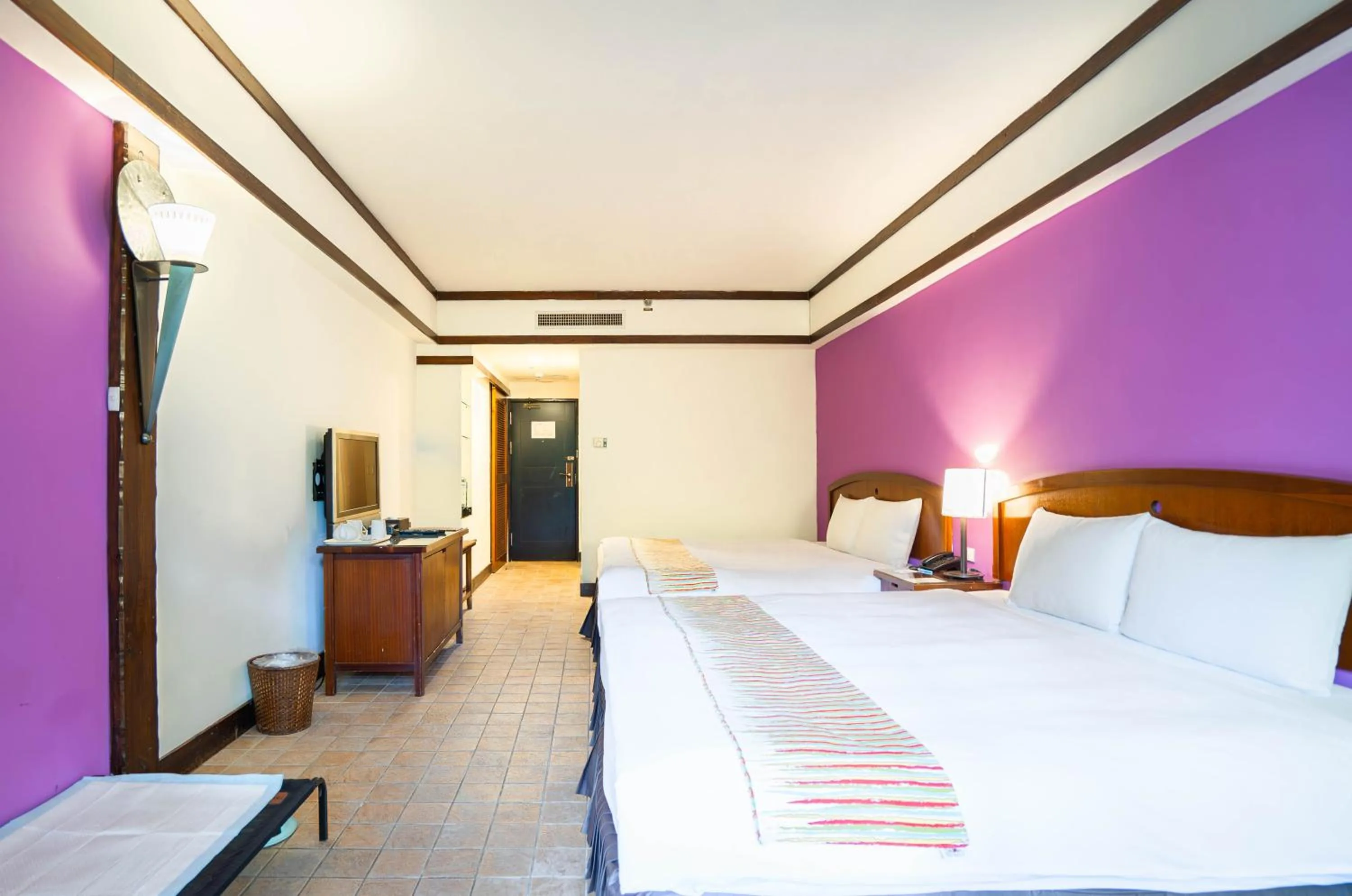 Photo of the whole room, Bed in Yoho Beach Resort Kenting