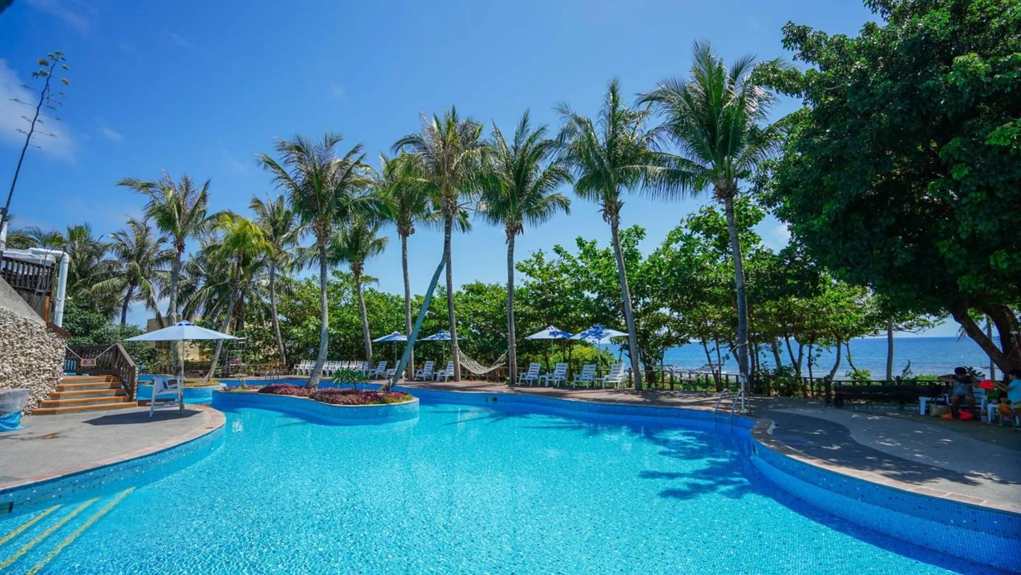 Swimming pool in Yoho Beach Resort Kenting