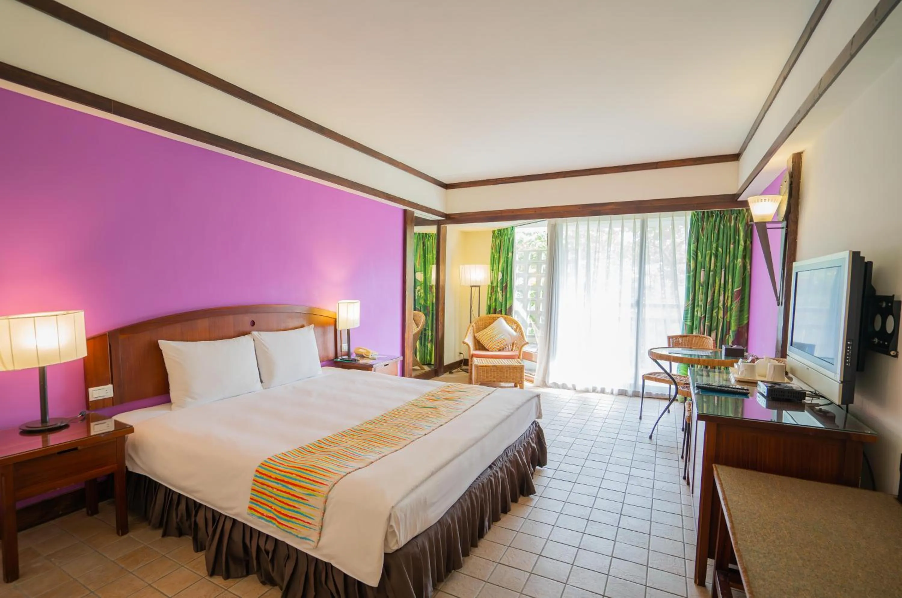 Photo of the whole room, Bed in Yoho Beach Resort Kenting