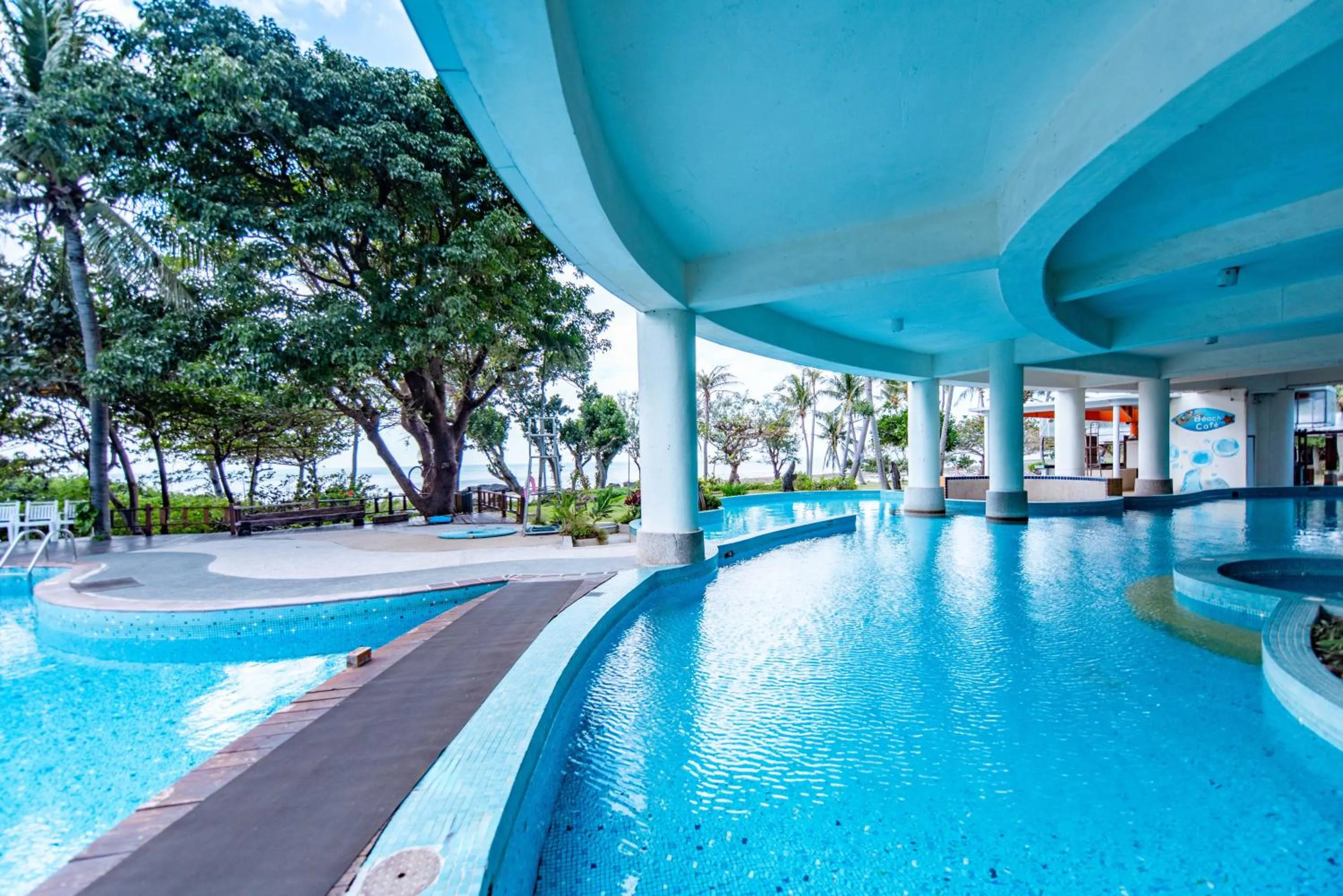 Swimming pool in Yoho Beach Resort Kenting