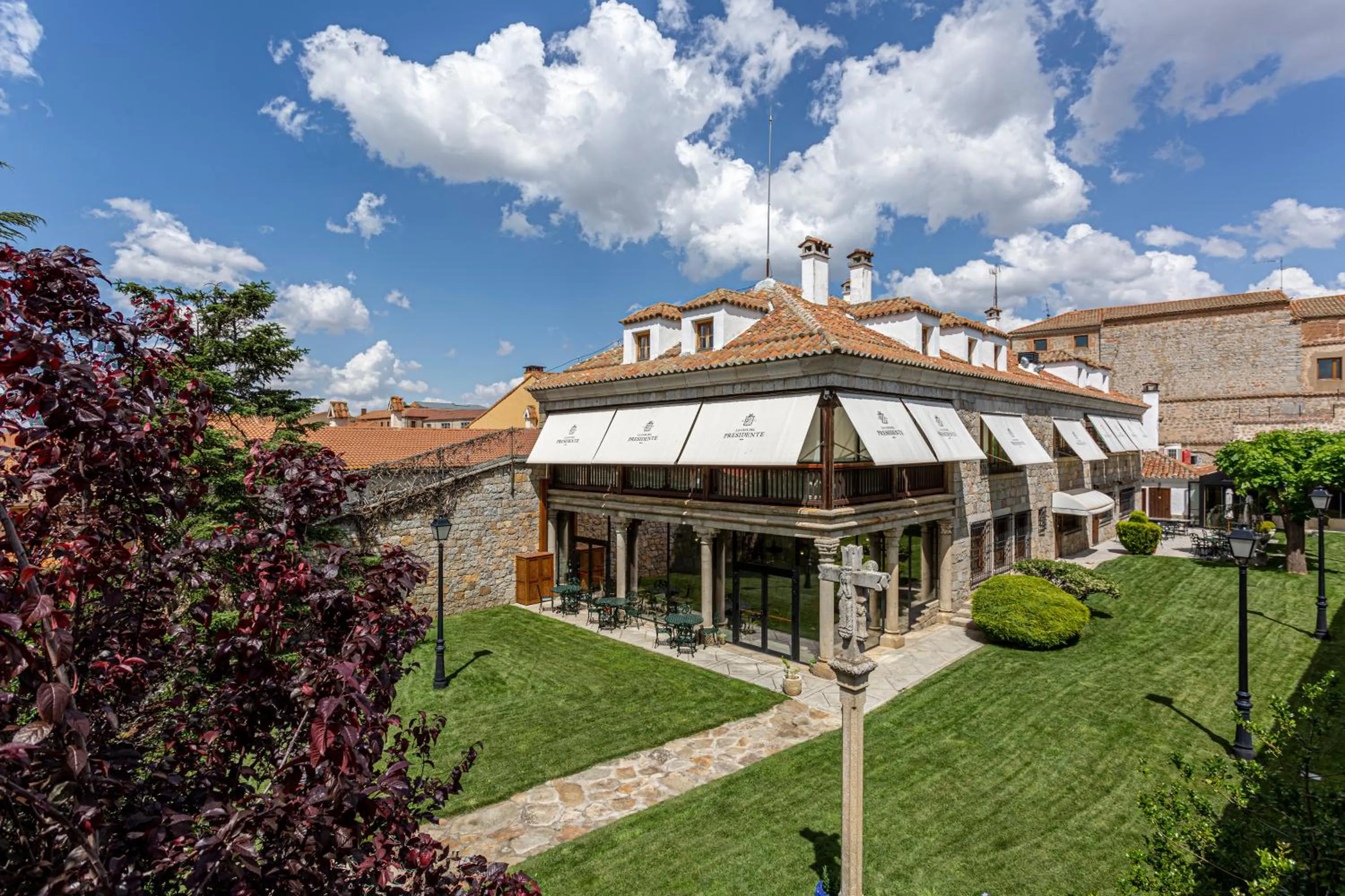 Property building in La Casa del Presidente