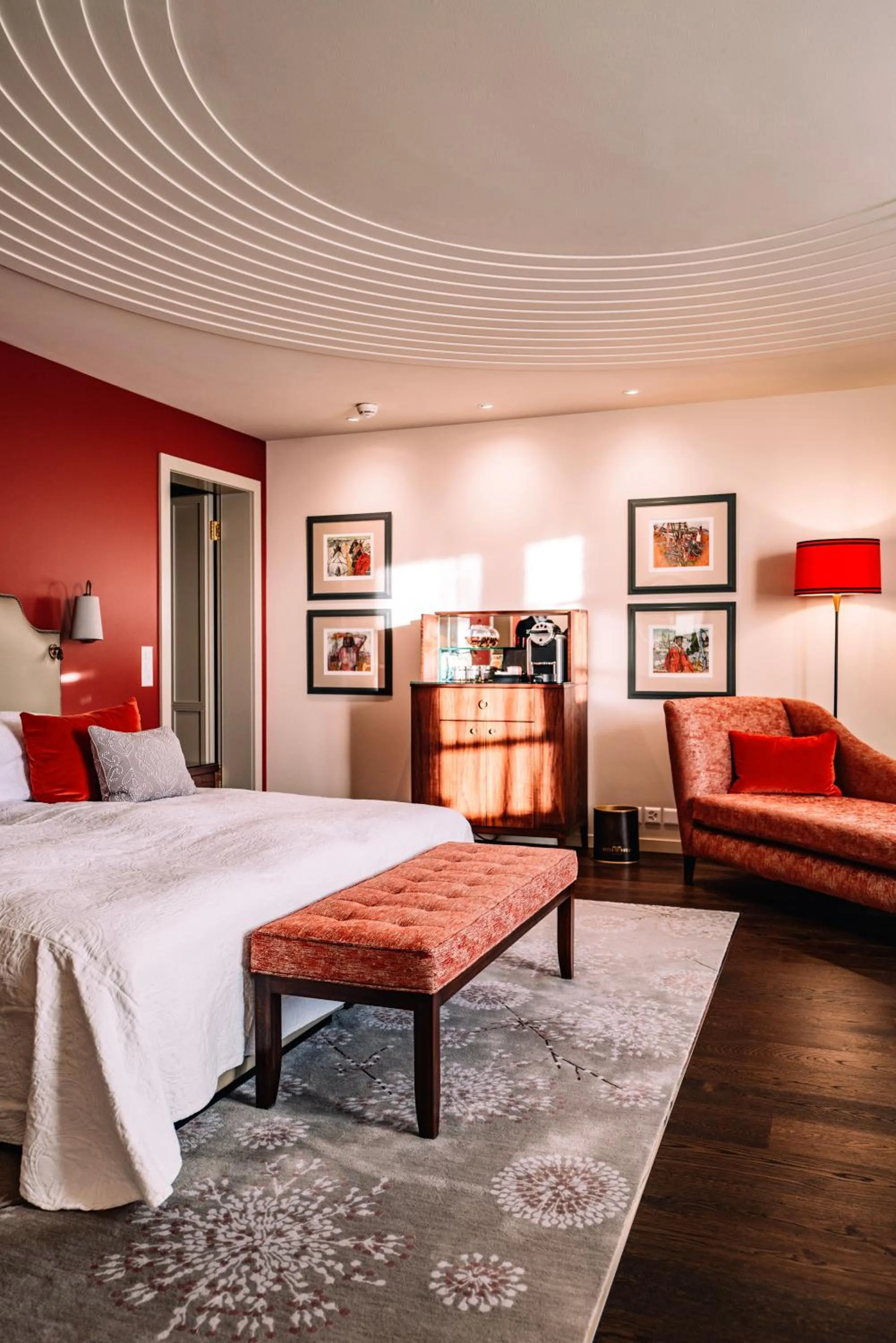 Photo of the whole room, Bed in Suvretta House