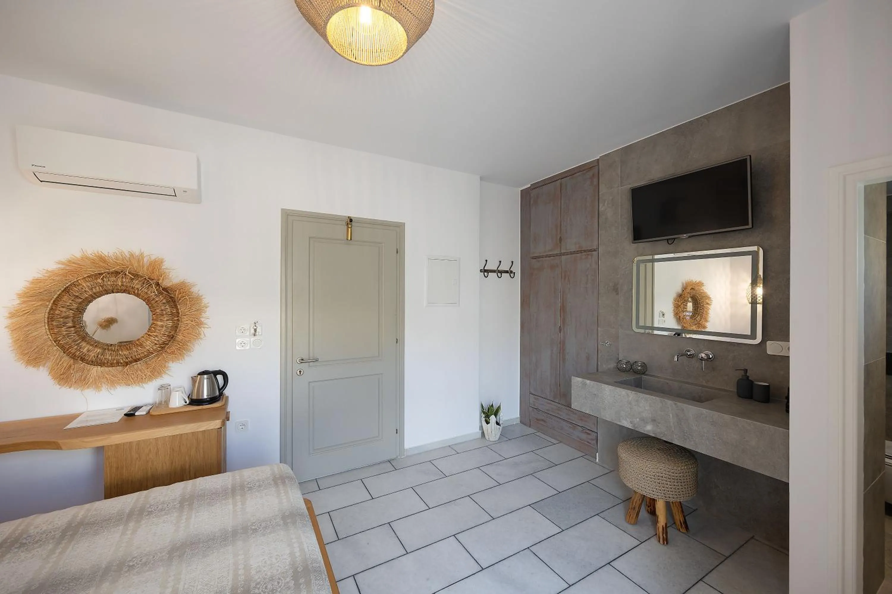 Shower, Bed in Hotel Villa Flora