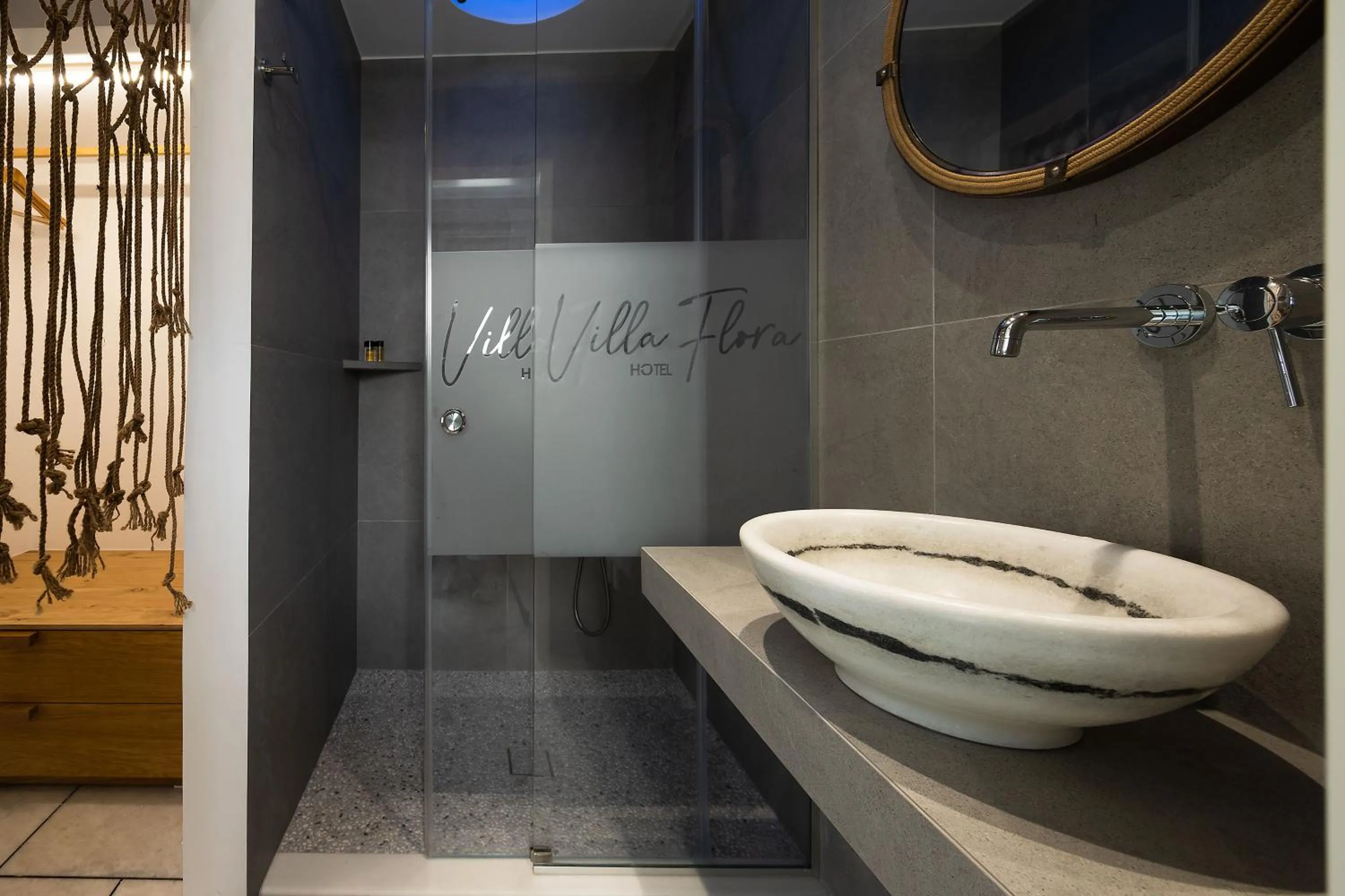 Shower in Hotel Villa Flora