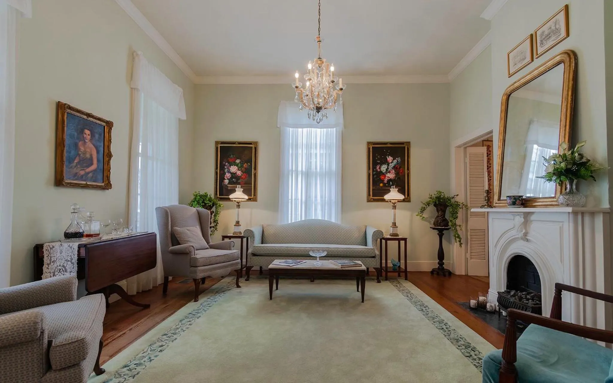 Seating area in Riverboat Bed & Breakfast