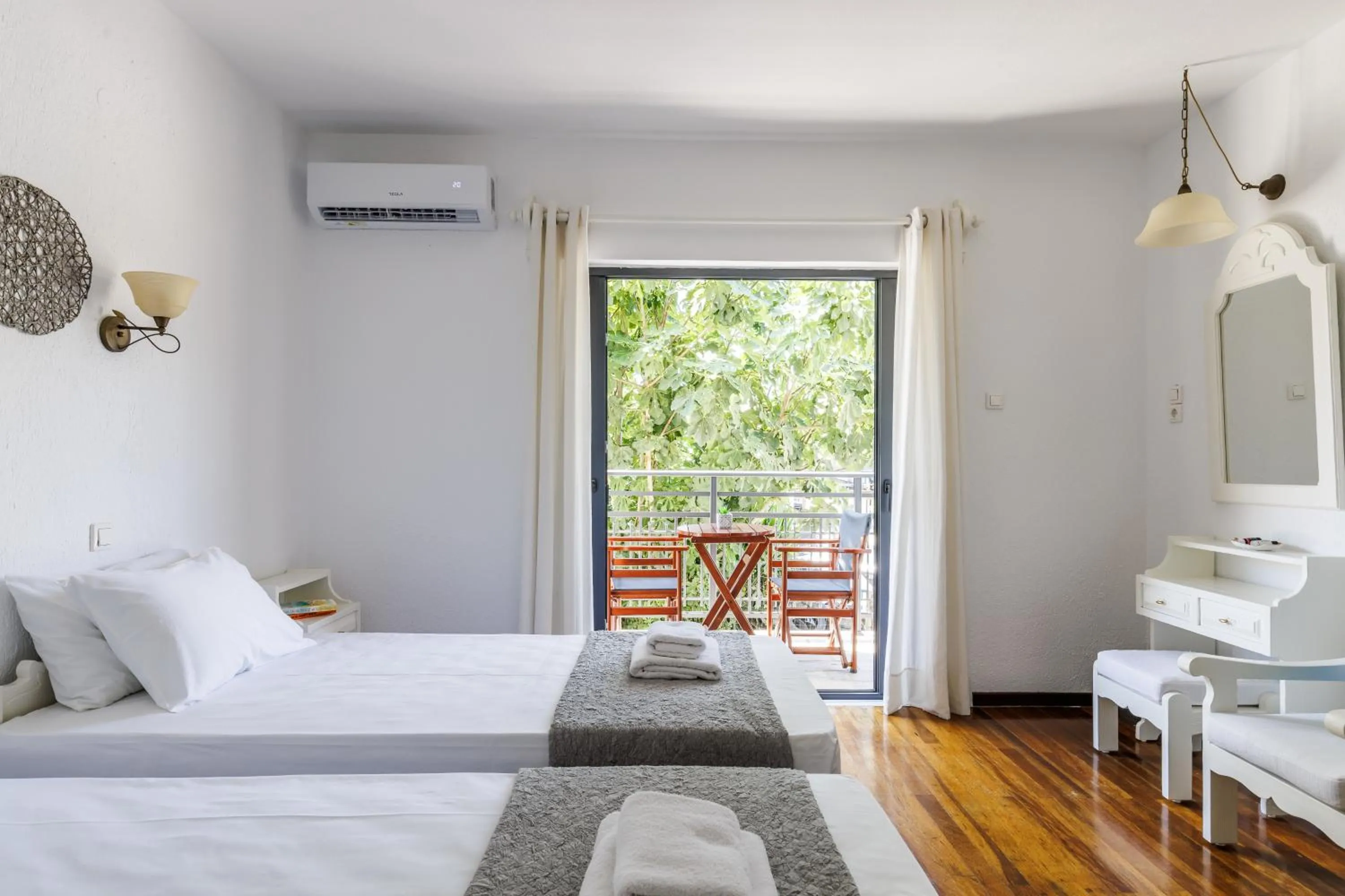 Bedroom, Bed in Amalia Hotel