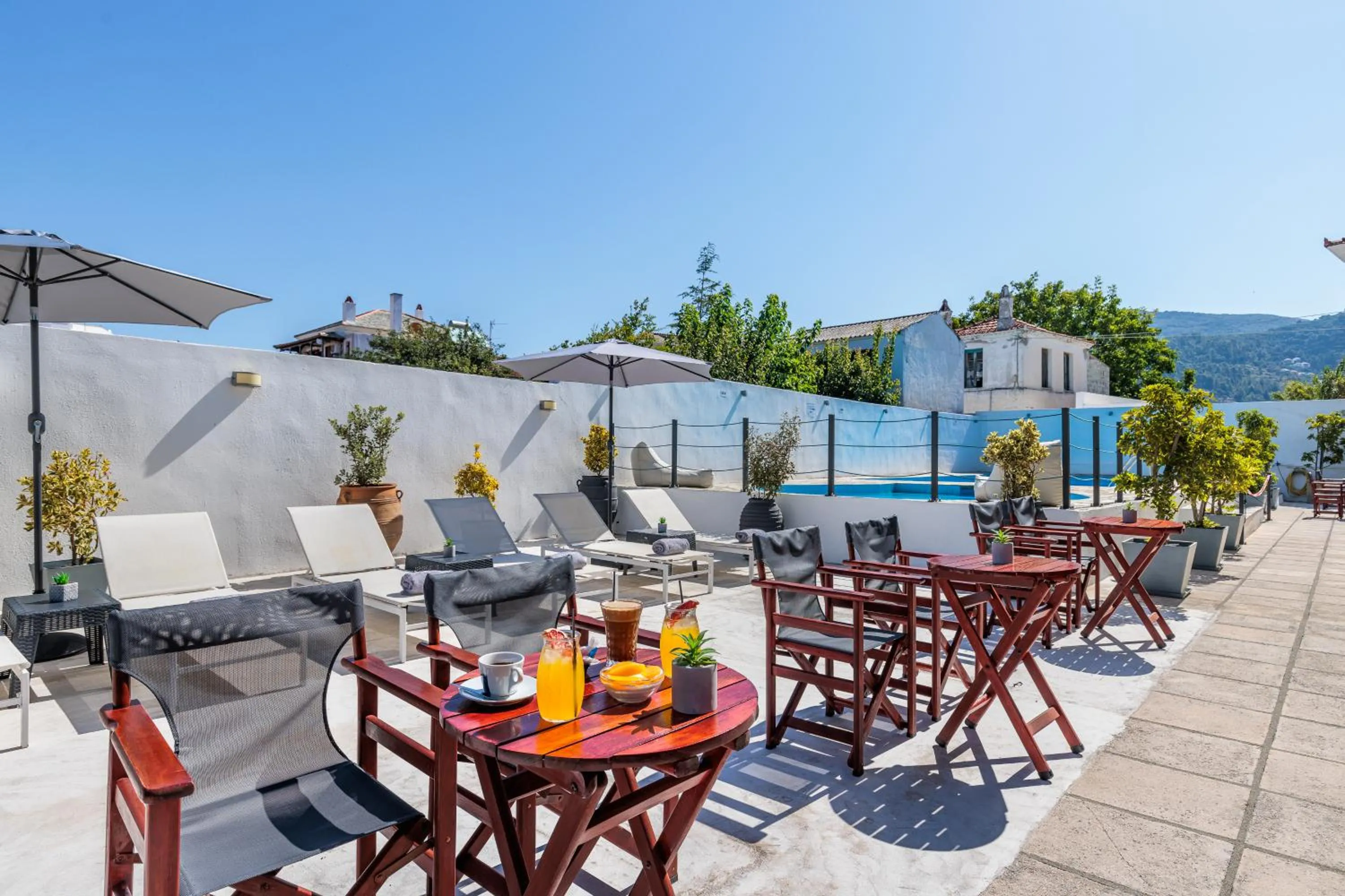 Restaurant/places to eat in Amalia Hotel