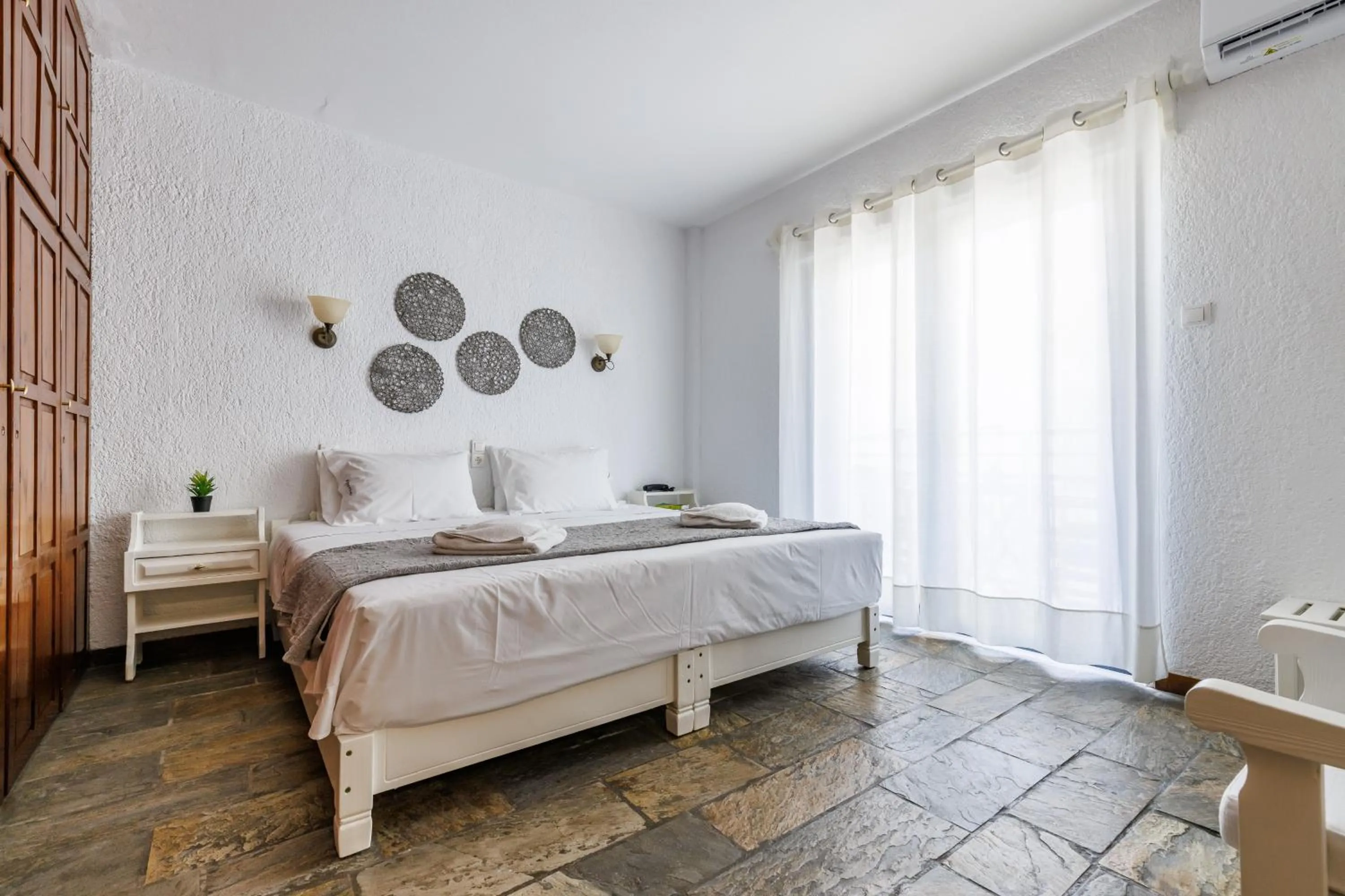 Bedroom, Bed in Amalia Hotel