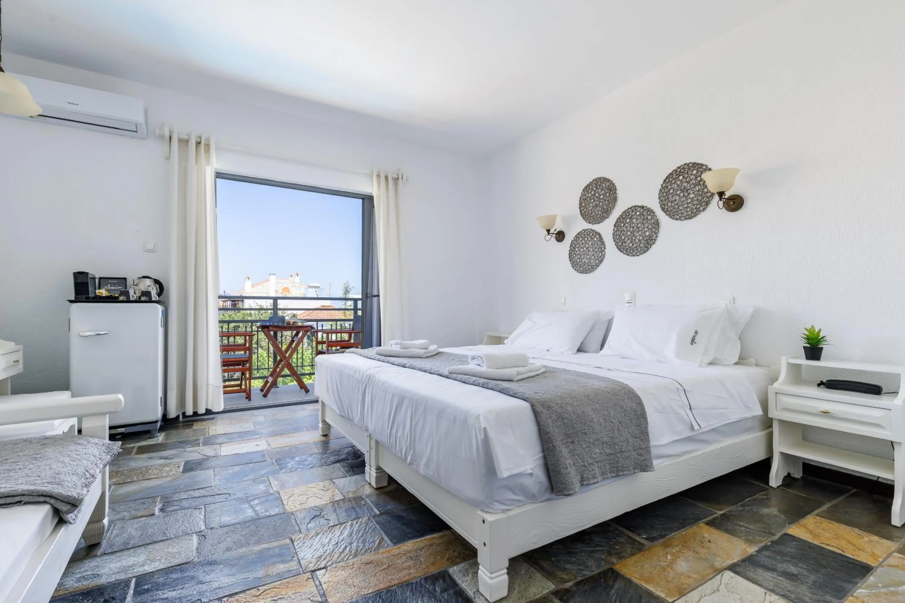 Bedroom, Bed in Amalia Hotel