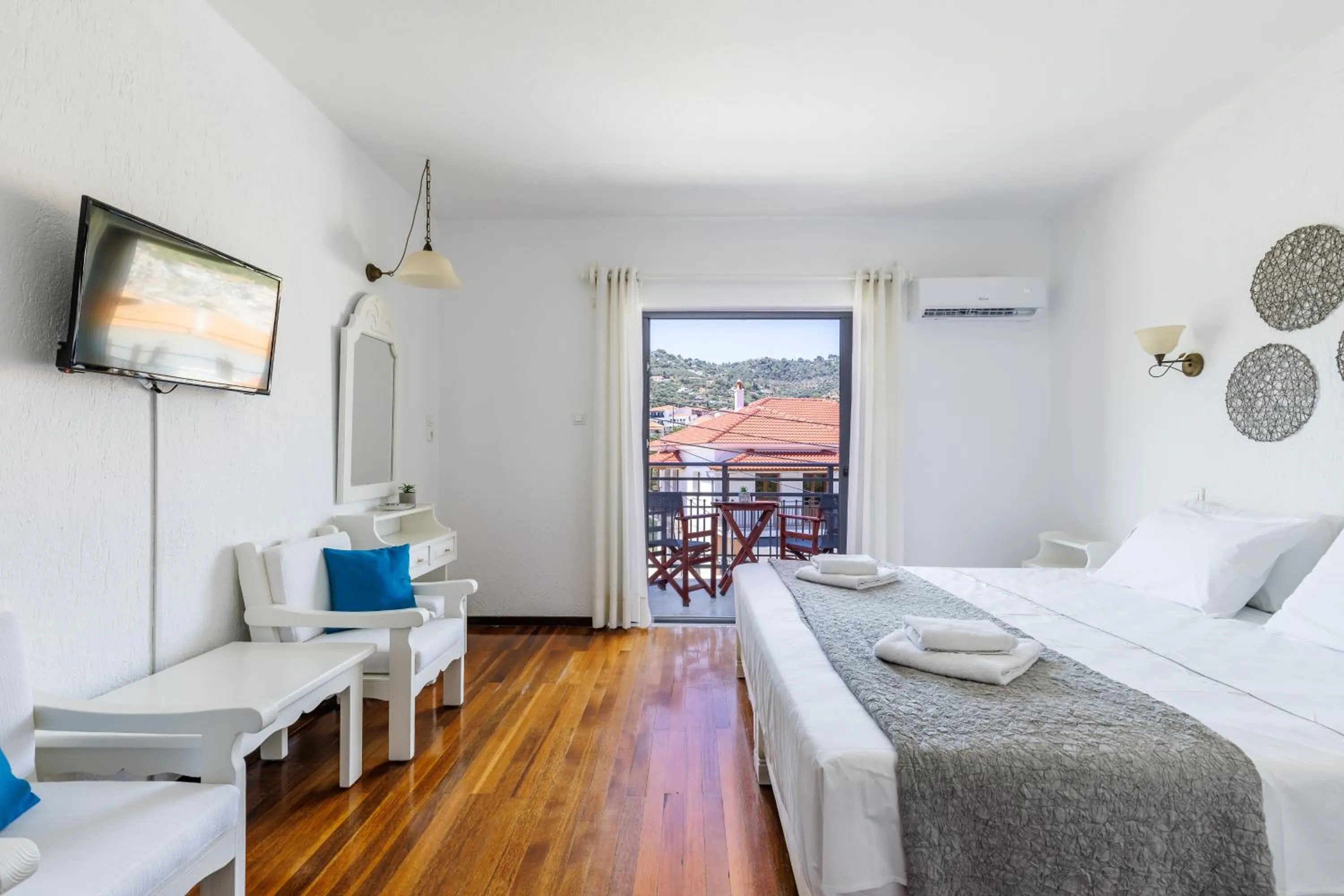 Bedroom, Bed in Amalia Hotel