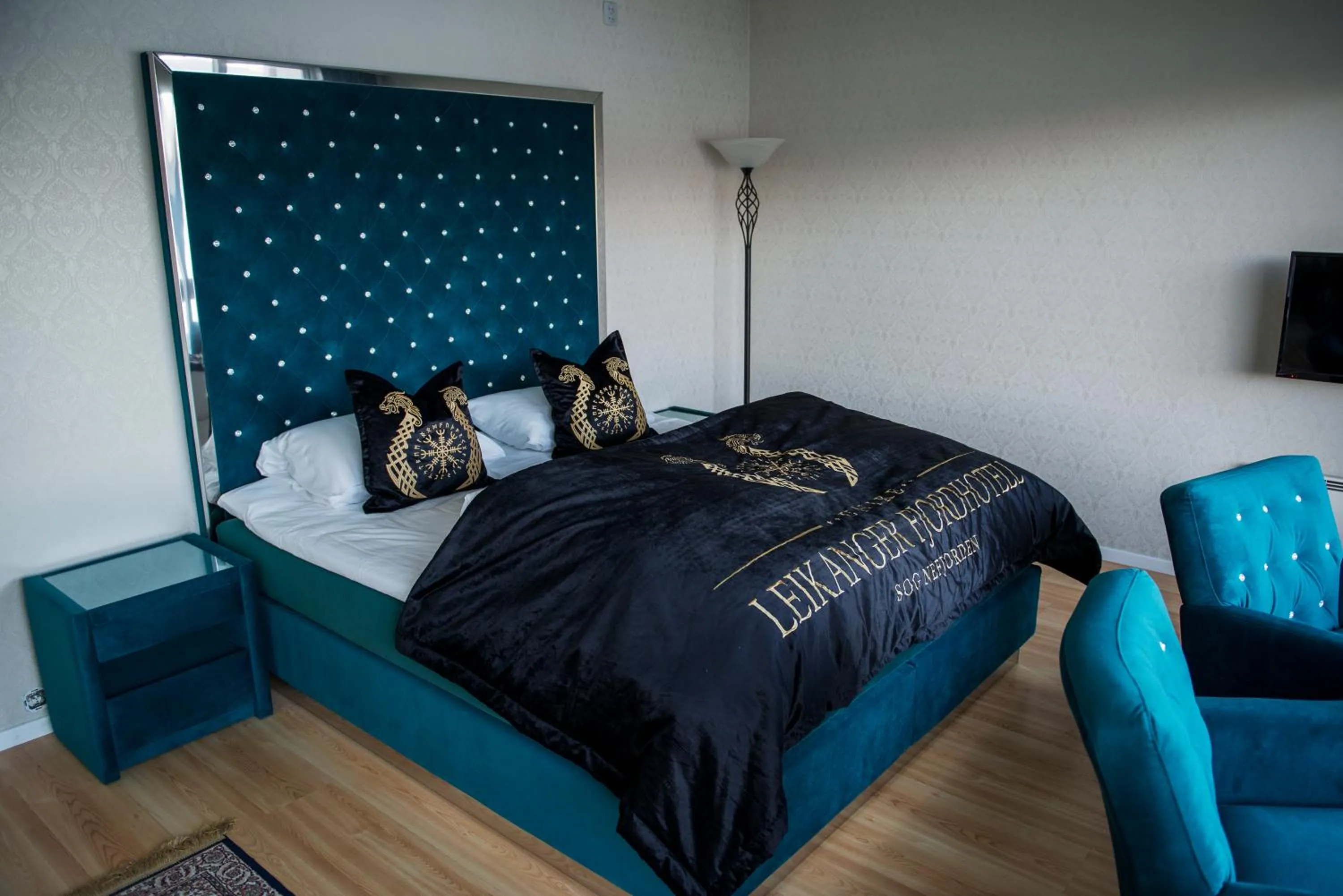 Photo of the whole room, Bed in Leikanger Fjordhotel - Unike Hoteller