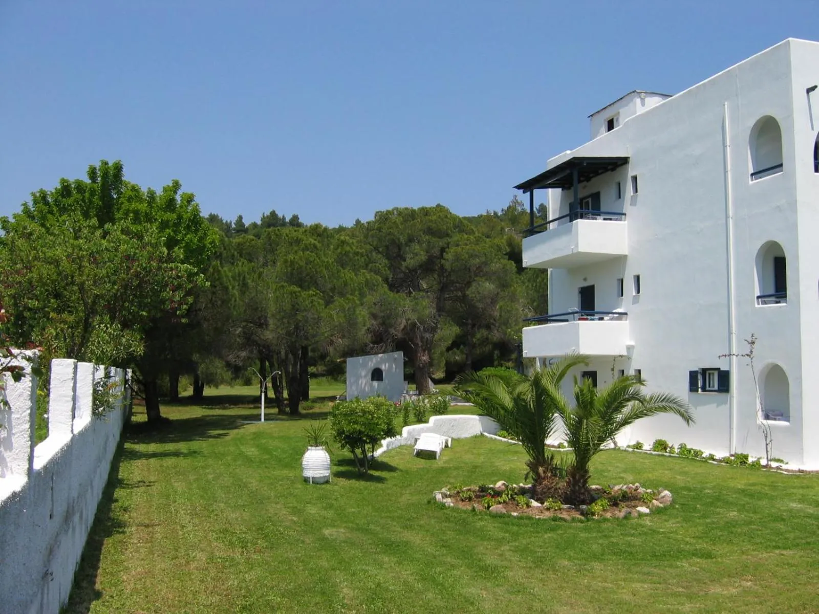 Garden in Maistrali Studios Skiathos