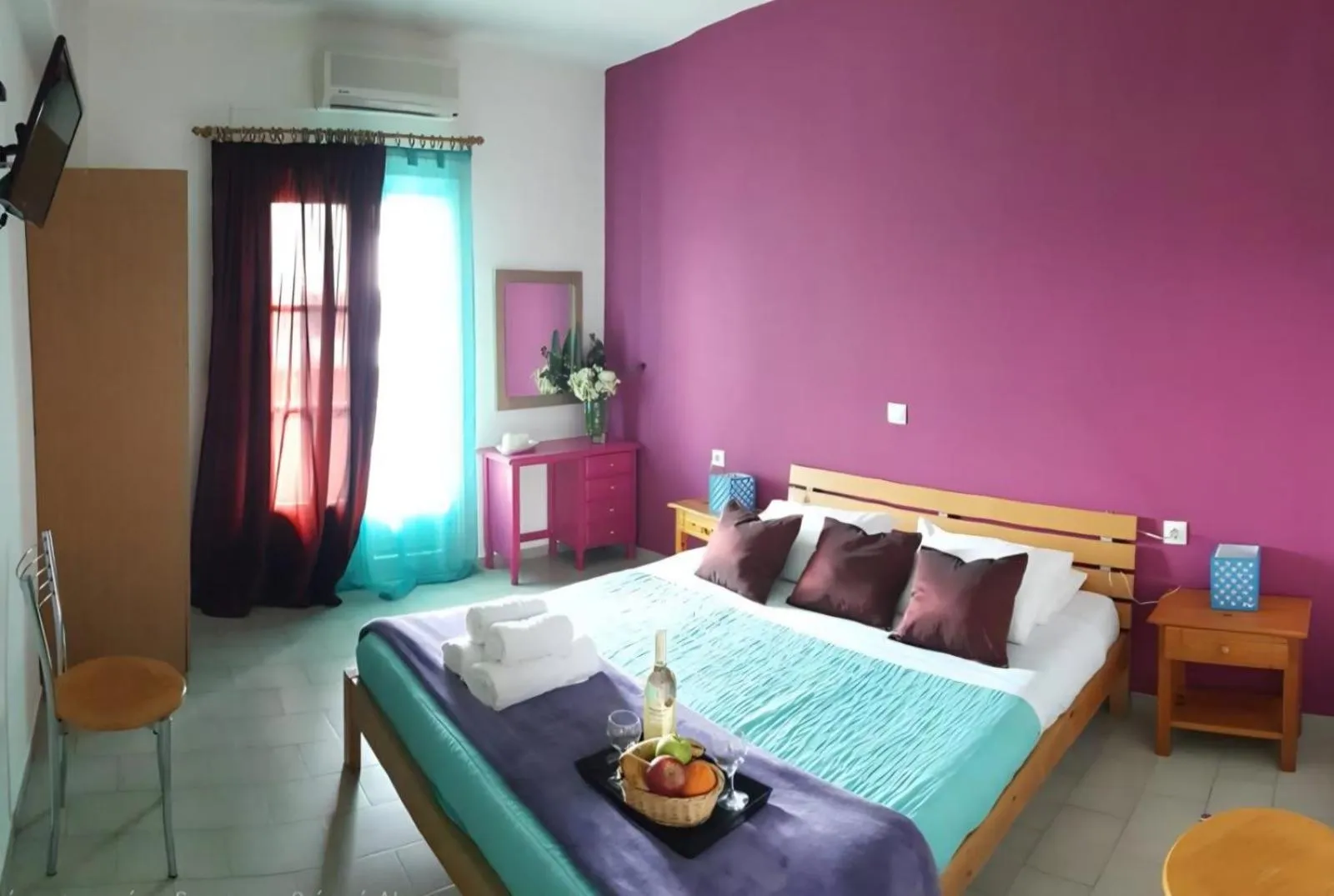 Property building, Bed in Maistrali Studios Skiathos