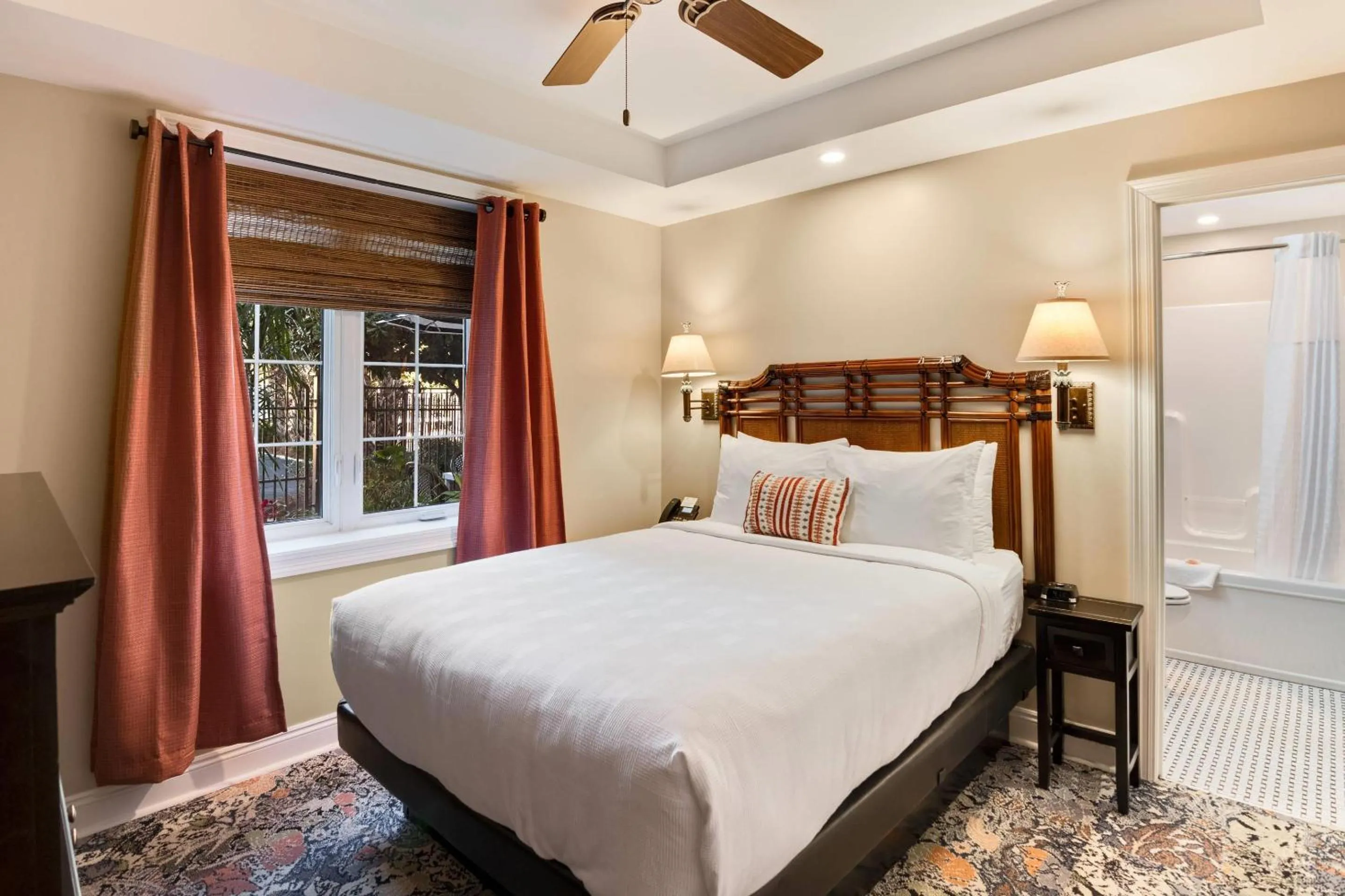 Bedroom, Bed in The Port Inn - Port St Joe, an Ascend Collection Hotel