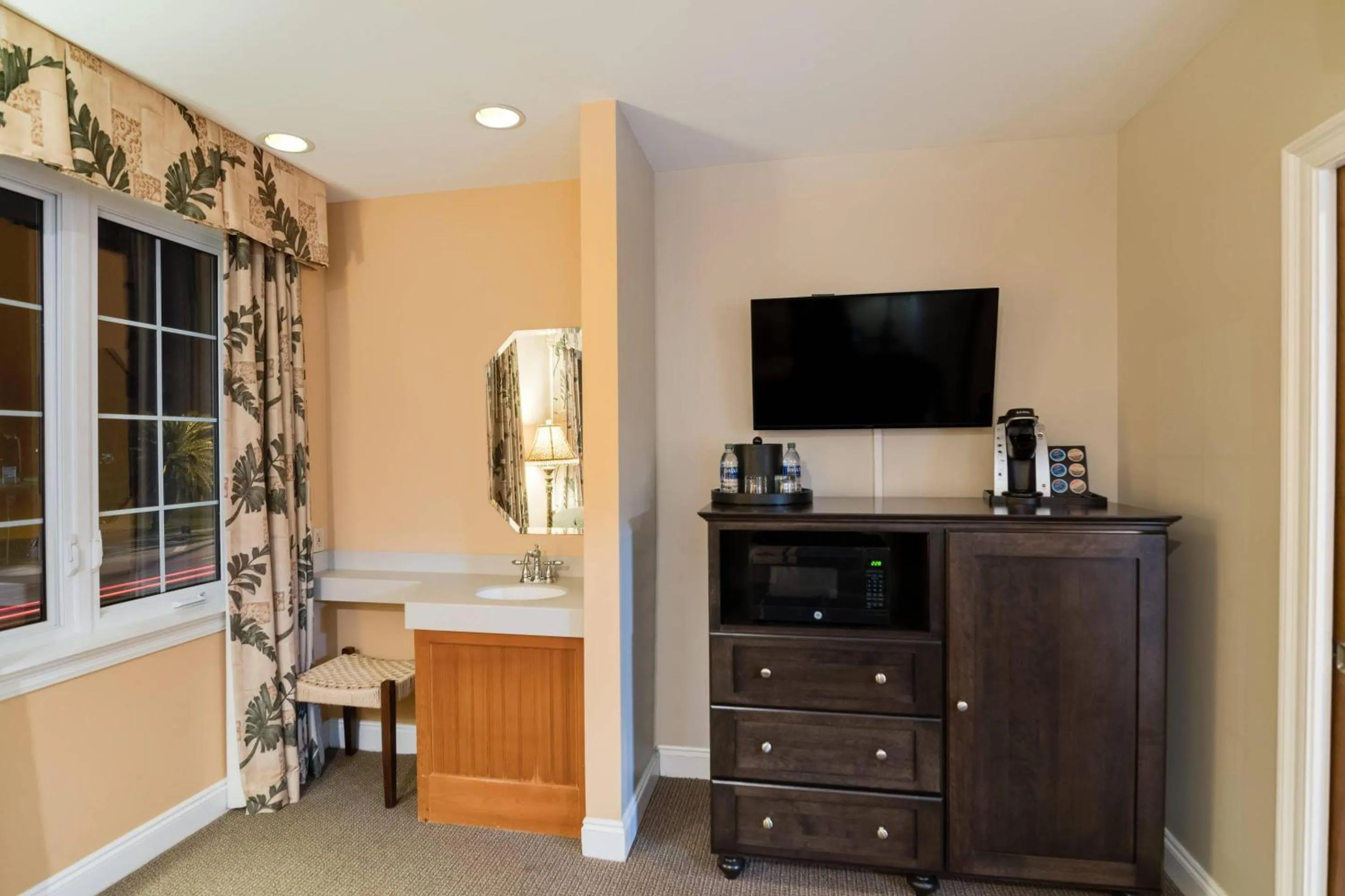 Bedroom in The Port Inn - Port St Joe, an Ascend Collection Hotel