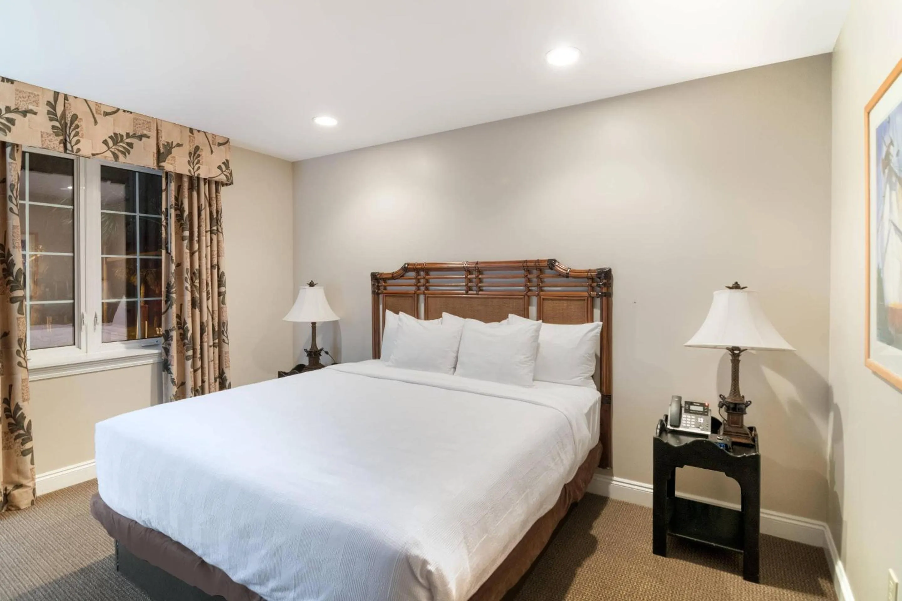 Bedroom, Bed in The Port Inn - Port St Joe, an Ascend Collection Hotel