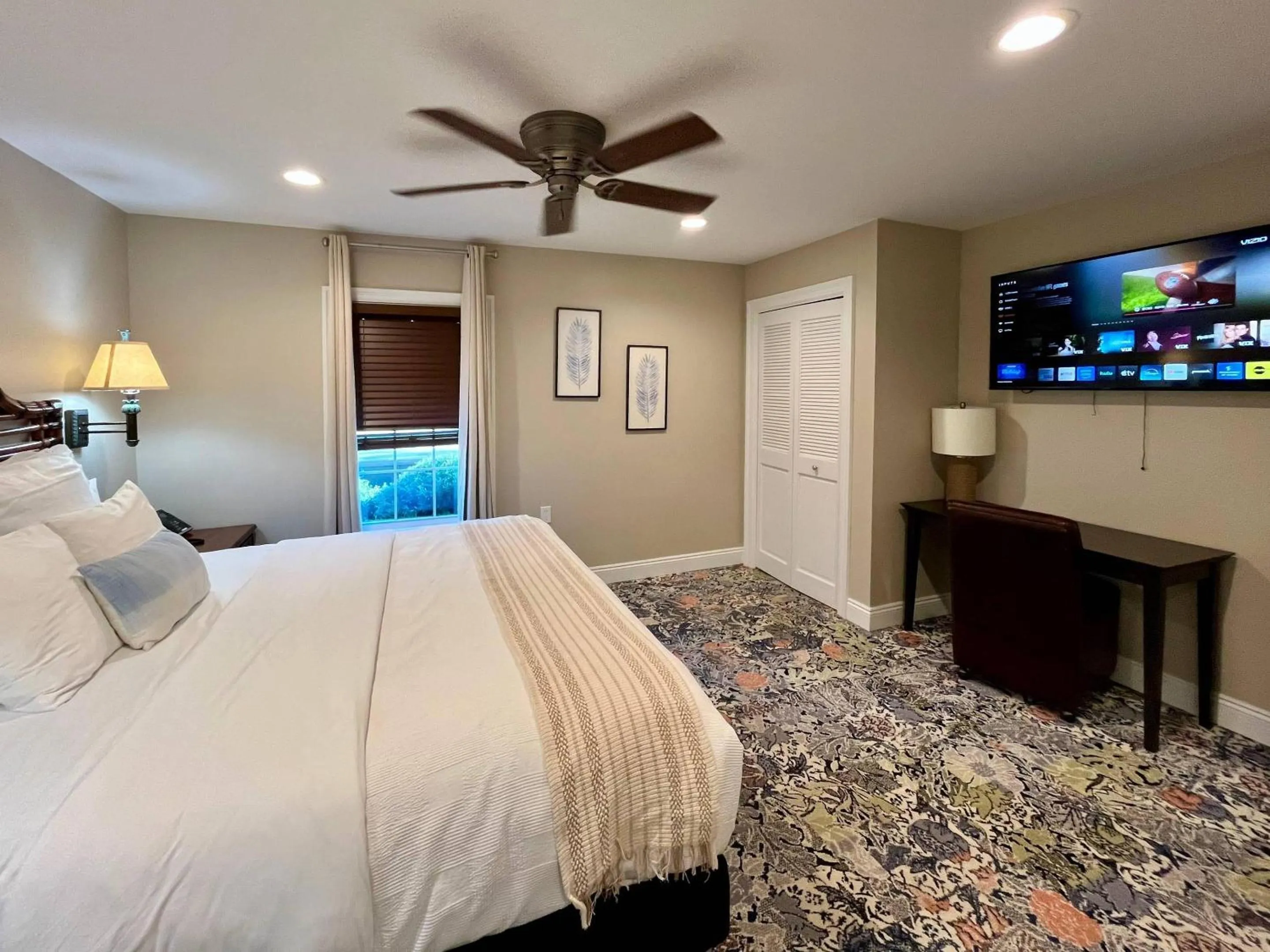 Bedroom, Bed in The Port Inn - Port St Joe, an Ascend Collection Hotel