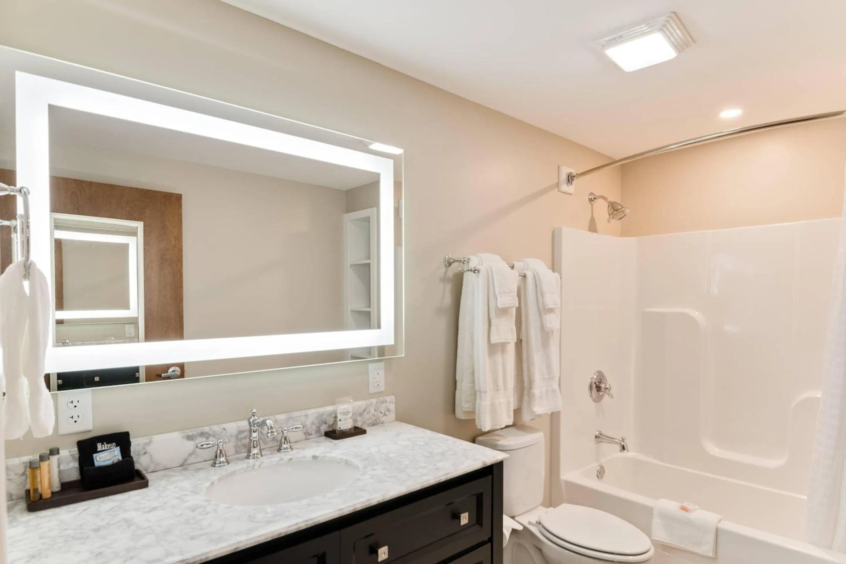 Bedroom in The Port Inn - Port St Joe, an Ascend Collection Hotel