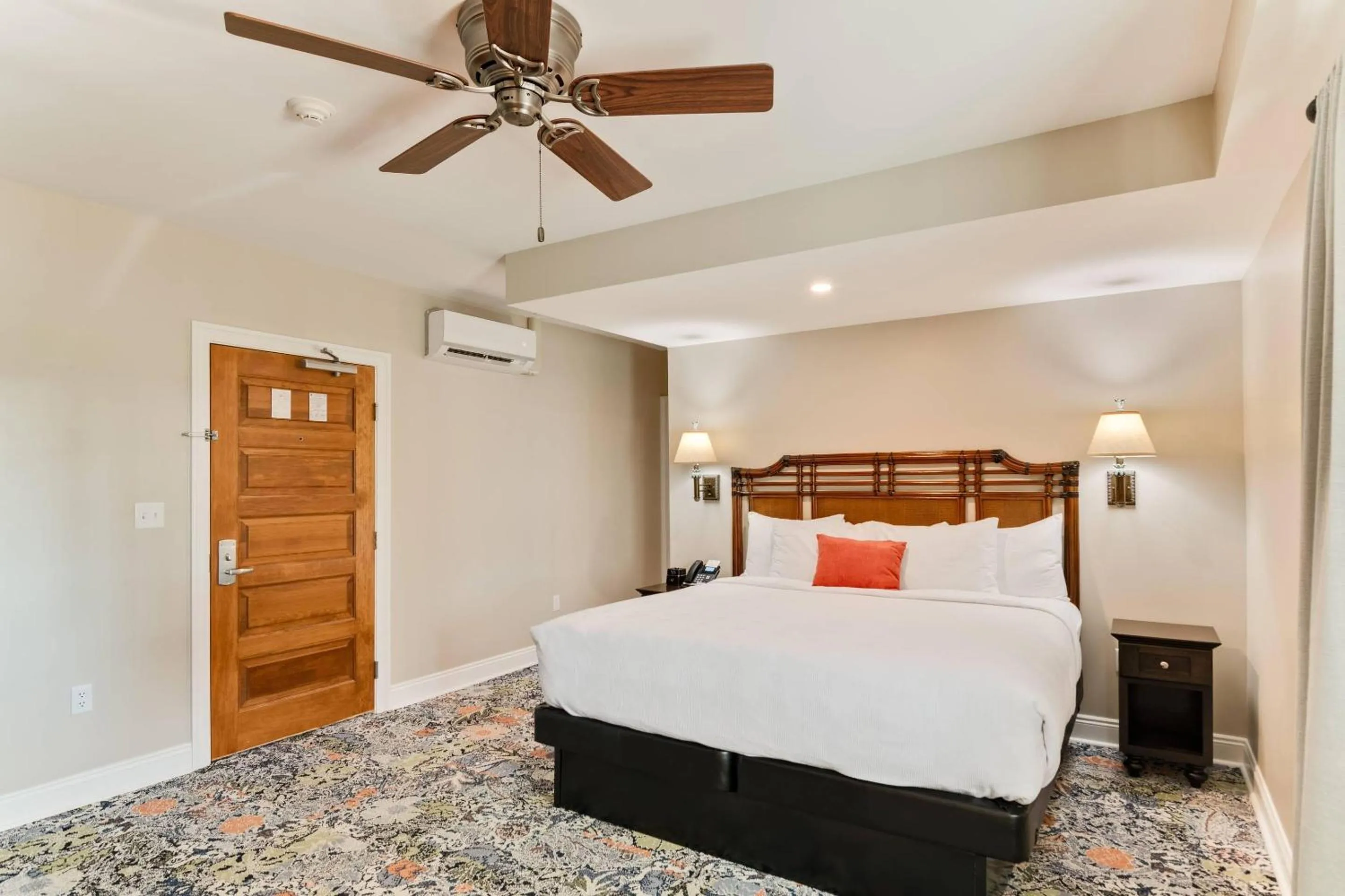 Bedroom, Bed in The Port Inn - Port St Joe, an Ascend Collection Hotel