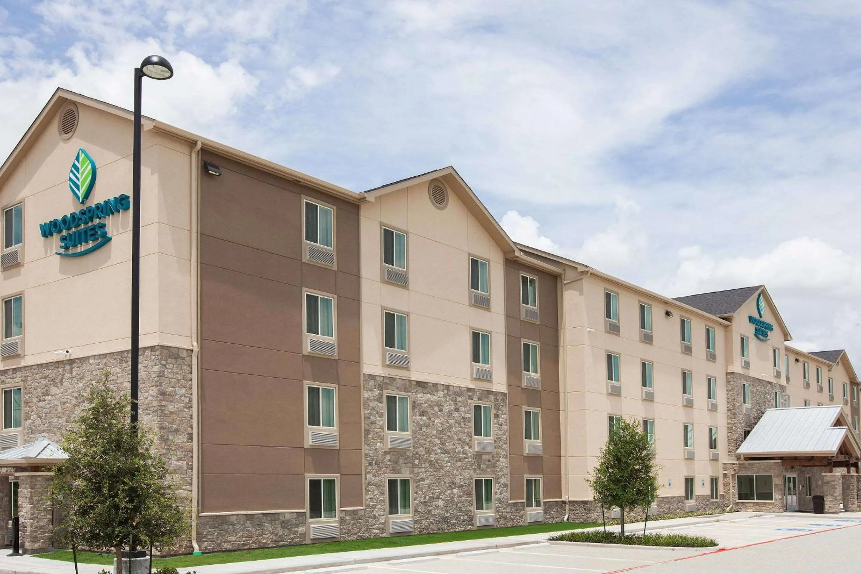 Property building in WoodSpring Suites Houston 288 South Medical Center