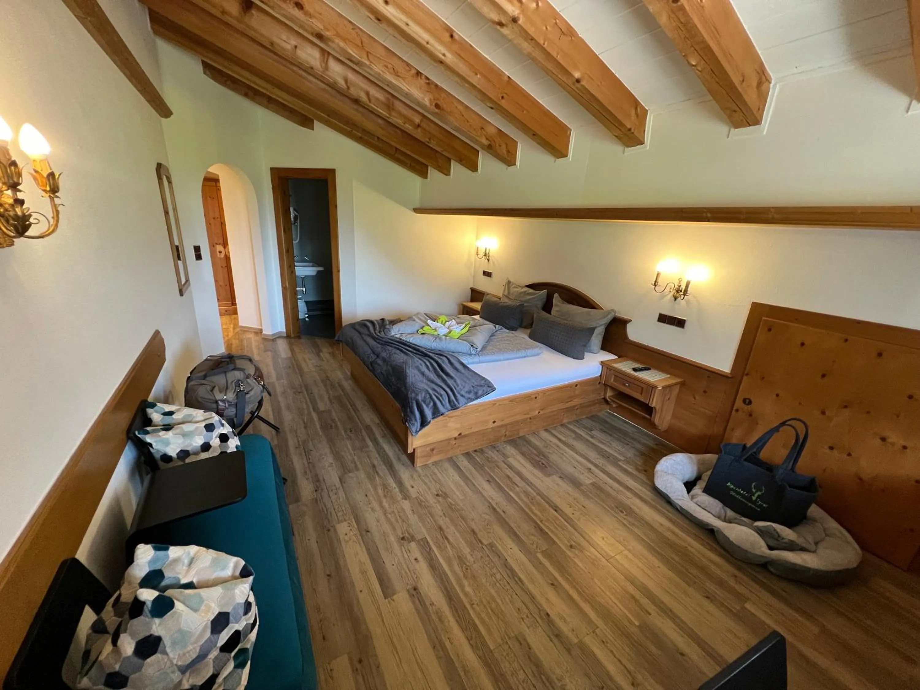 Bed in ALPENHOTEL TYROL - B&B - ADULTS ONLY - Alpines Lifestylehotel - BIO & Nachhaltig