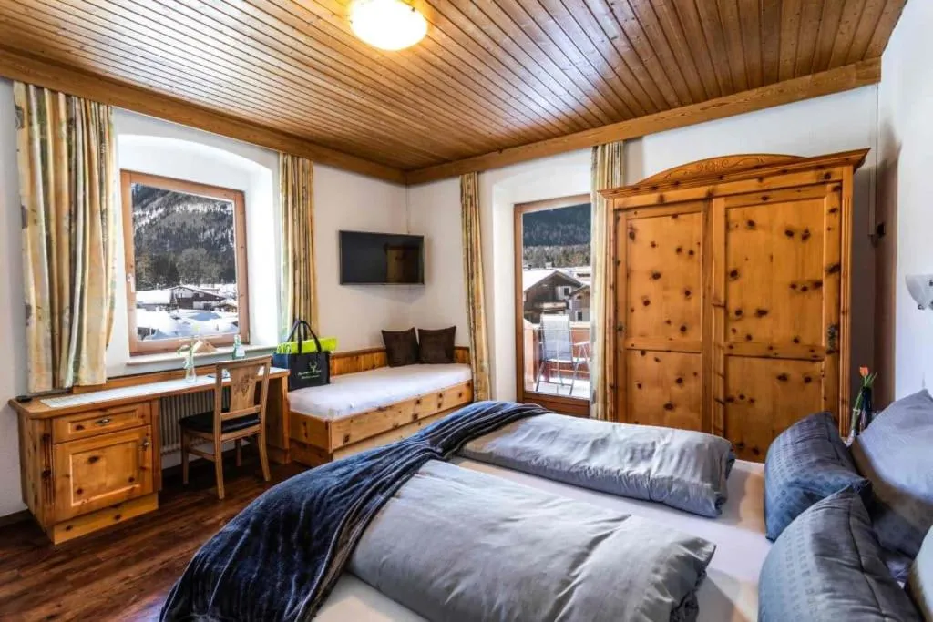 Bed in ALPENHOTEL TYROL - B&B - ADULTS ONLY - Alpines Lifestylehotel - BIO & Nachhaltig